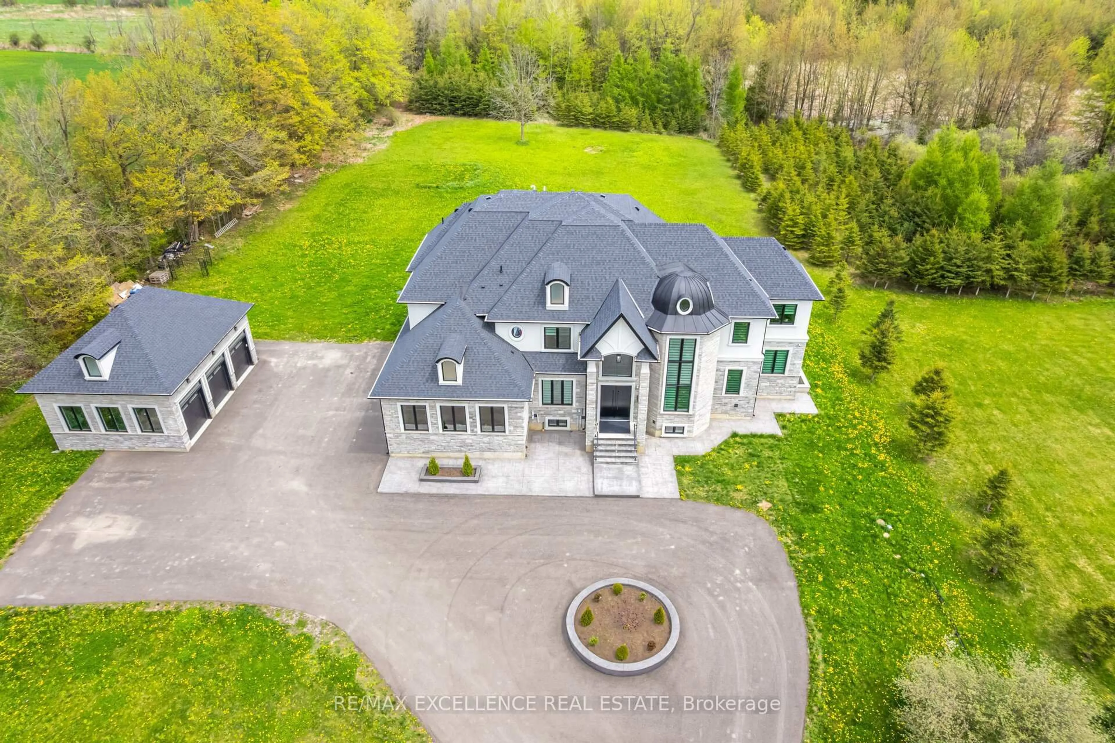 A pic from outside/outdoor area/front of a property/back of a property/a pic from drone, building for 4937 6th Line, Erin Ontario L7J 2L8