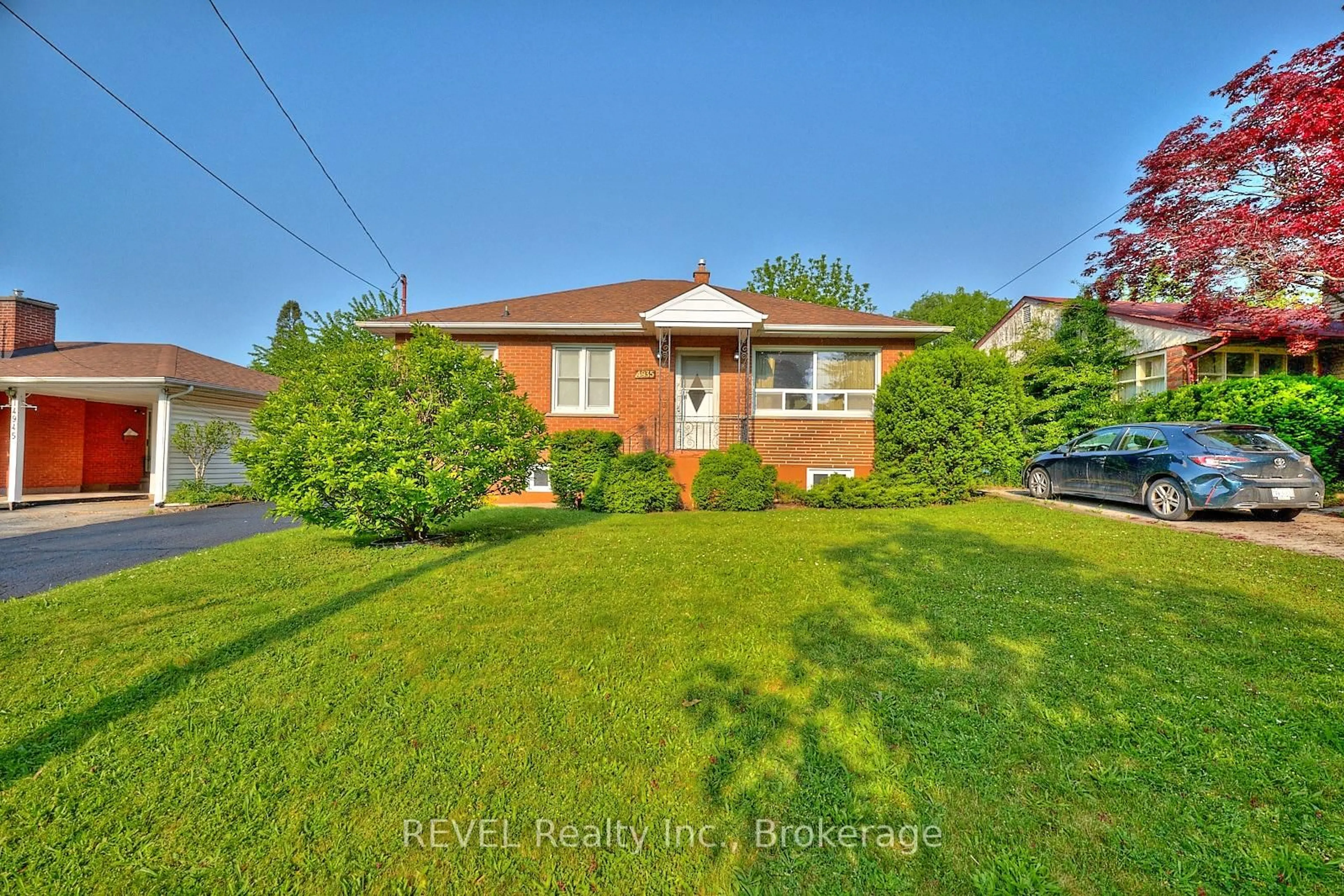 Home with brick exterior material, street for 4935 Portage Rd, Niagara Falls Ontario L2E 6B2