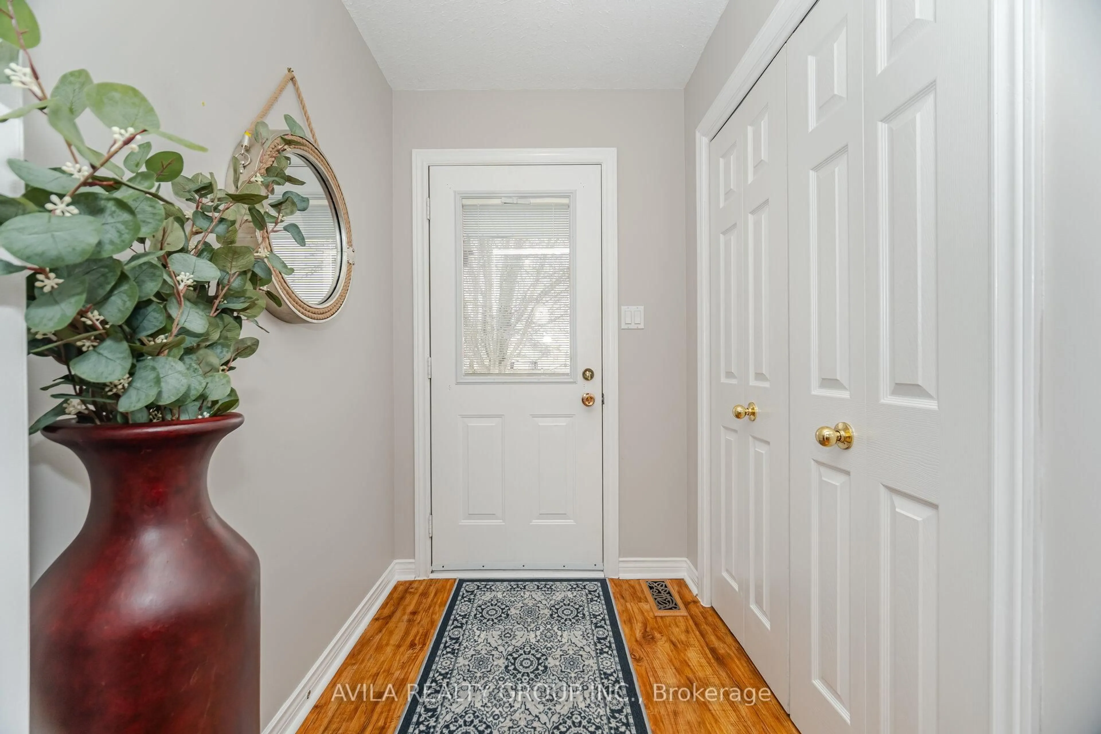 Indoor entryway for 297 Berry St, Shelburne Ontario L0N 1S2