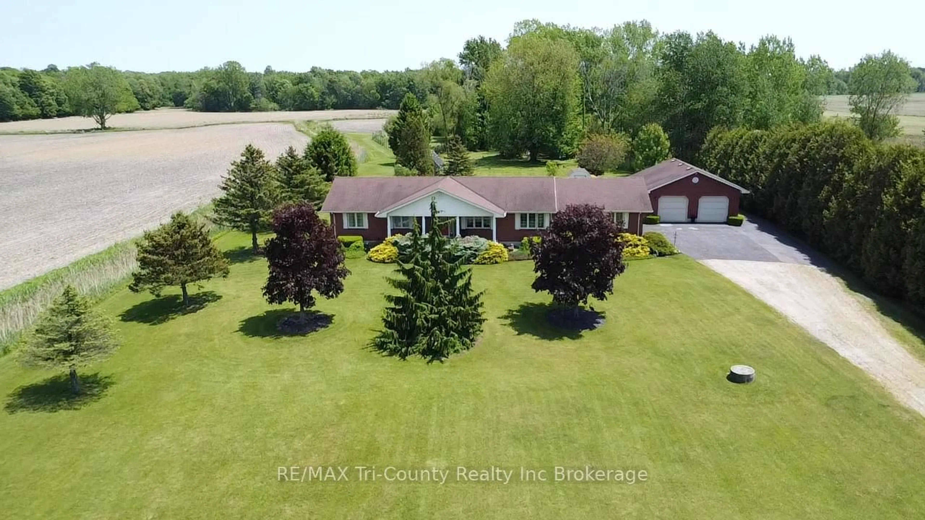 A pic from outside/outdoor area/front of a property/back of a property/a pic from drone, unknown for 916 Norfolk County 28 Rd, Norfolk Ontario N0E 1G0