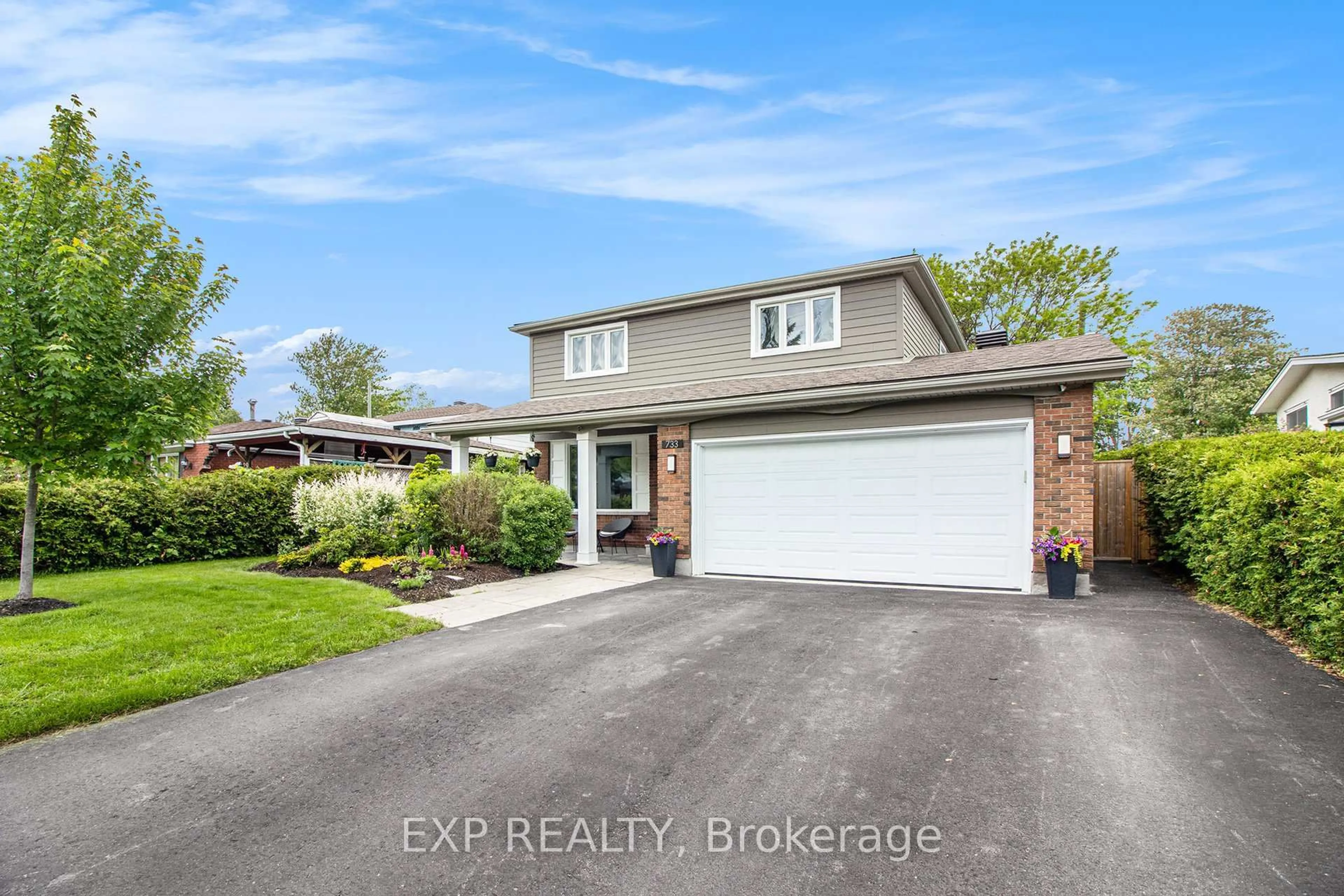 A pic from outside/outdoor area/front of a property/back of a property/a pic from drone, street for 733 Southmore Dr, Ottawa Ontario K1V 7A2
