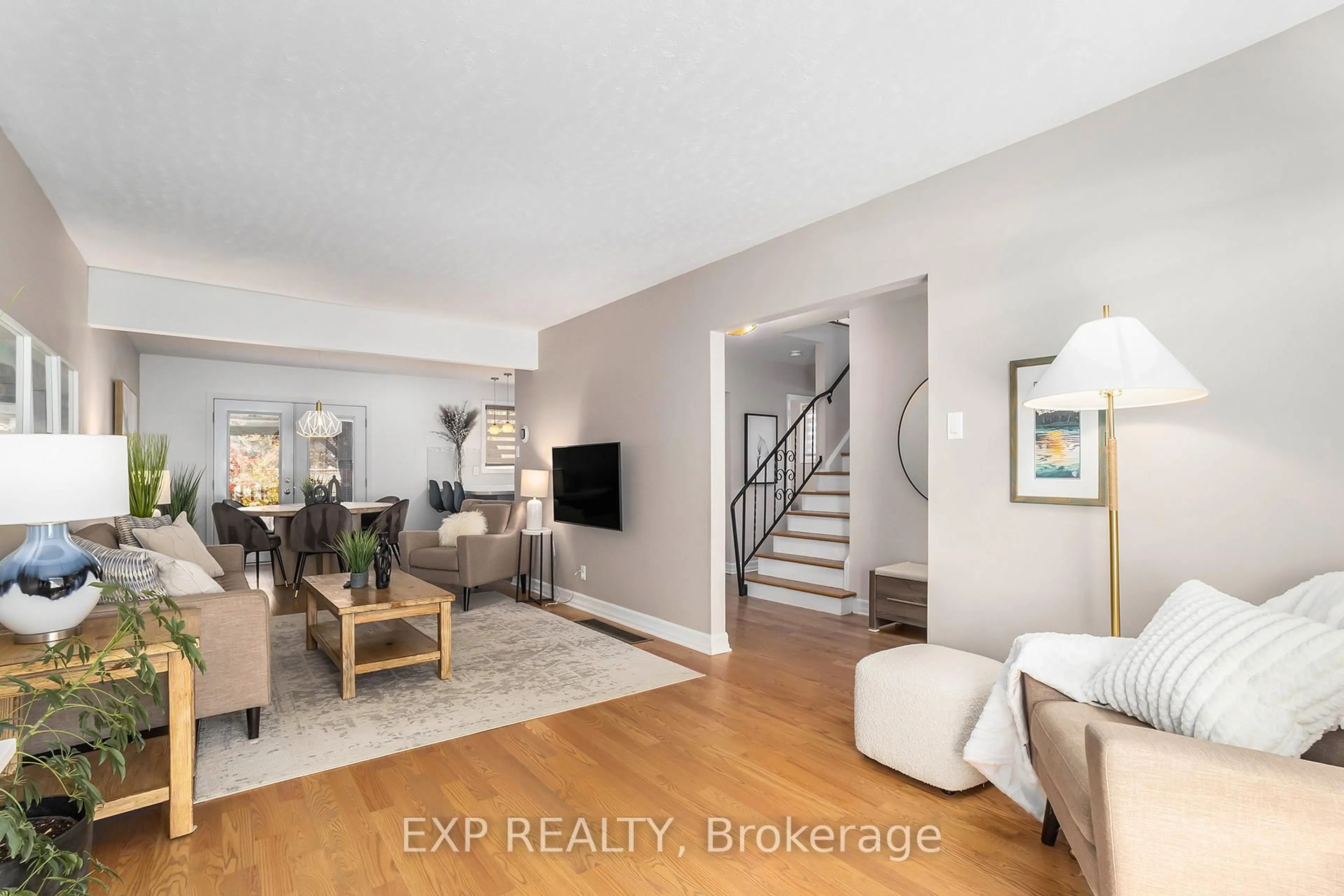 Living room with furniture, unknown for 733 Southmore Dr, Ottawa Ontario K1V 7A2