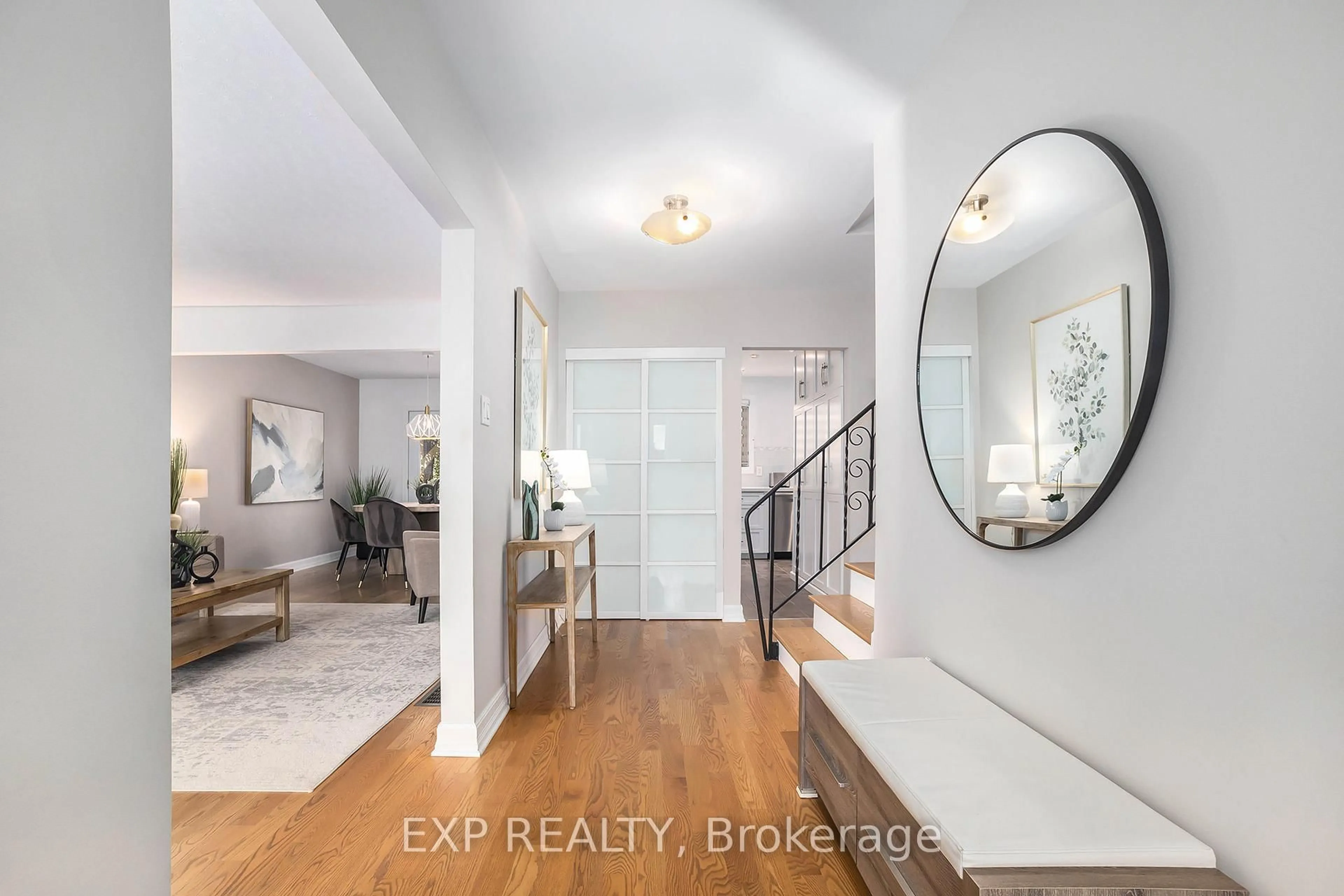 Indoor entryway for 733 Southmore Dr, Ottawa Ontario K1V 7A2