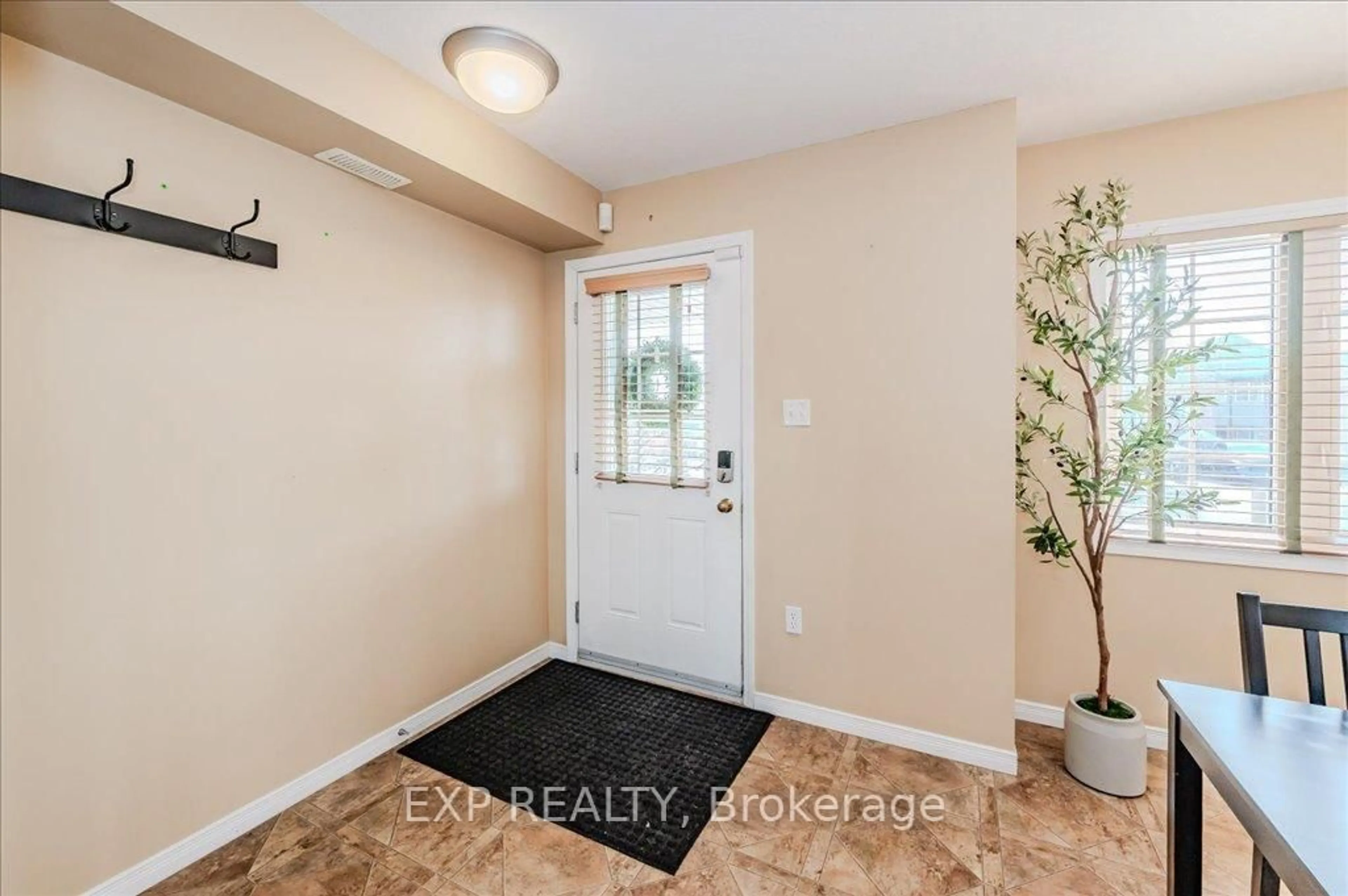 Indoor entryway for 50 Howe Dr #21A, Kitchener Ontario N2E 0A3