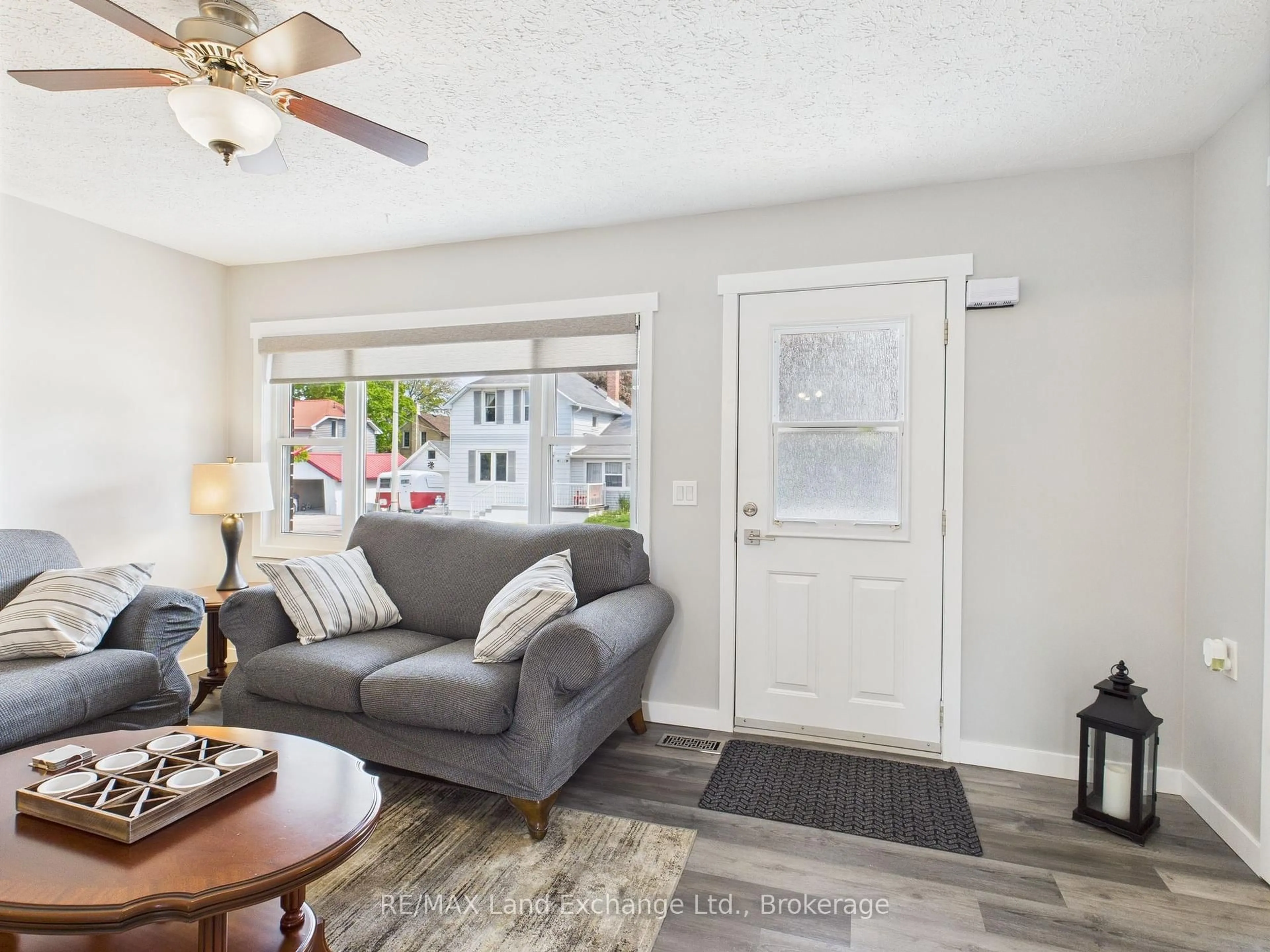 Living room with furniture, unknown for 262 Gordon St, Kincardine Ontario N2Z 2H5