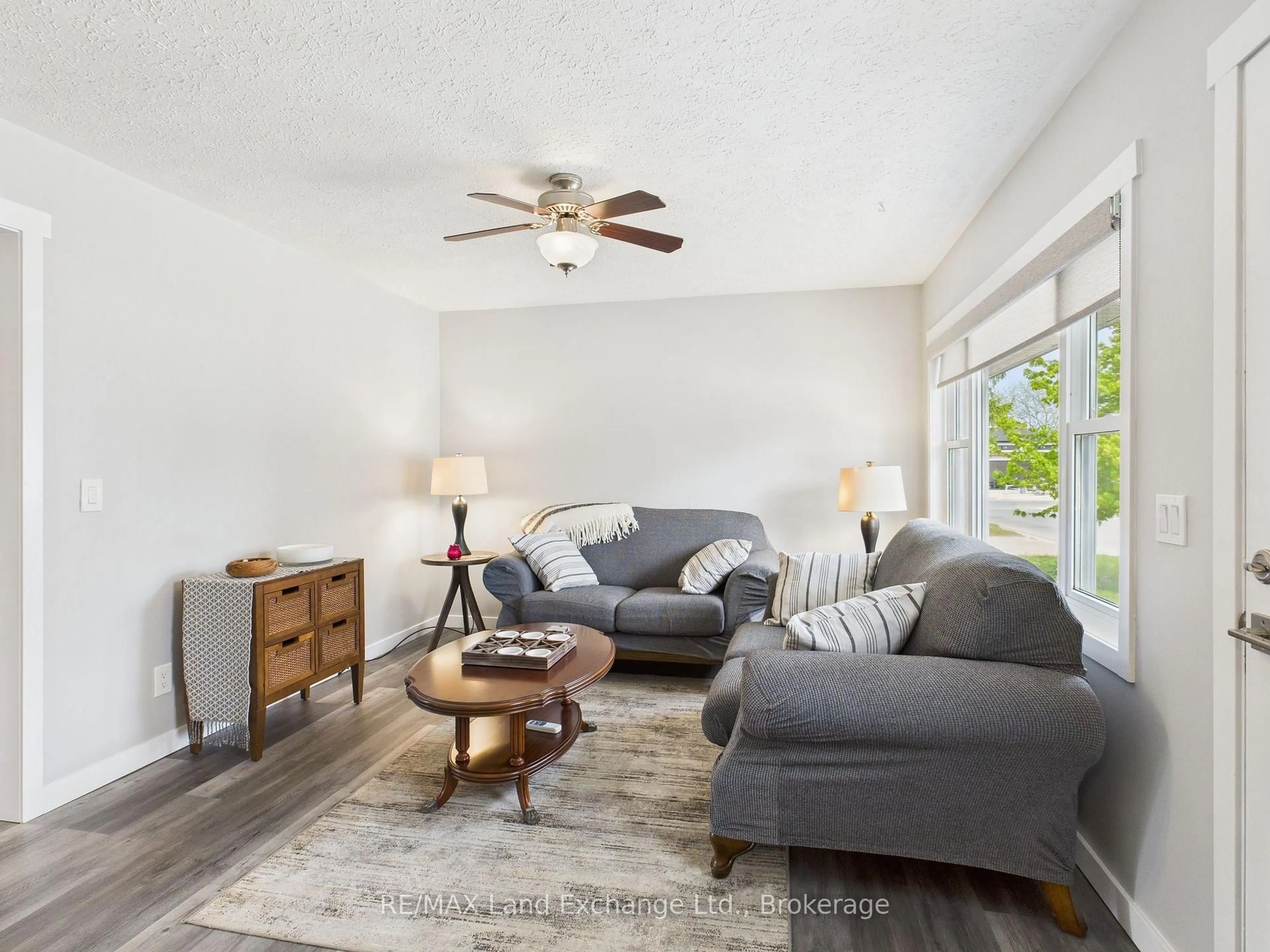Living room with furniture, wood/laminate floor for 262 Gordon St, Kincardine Ontario N2Z 2H5