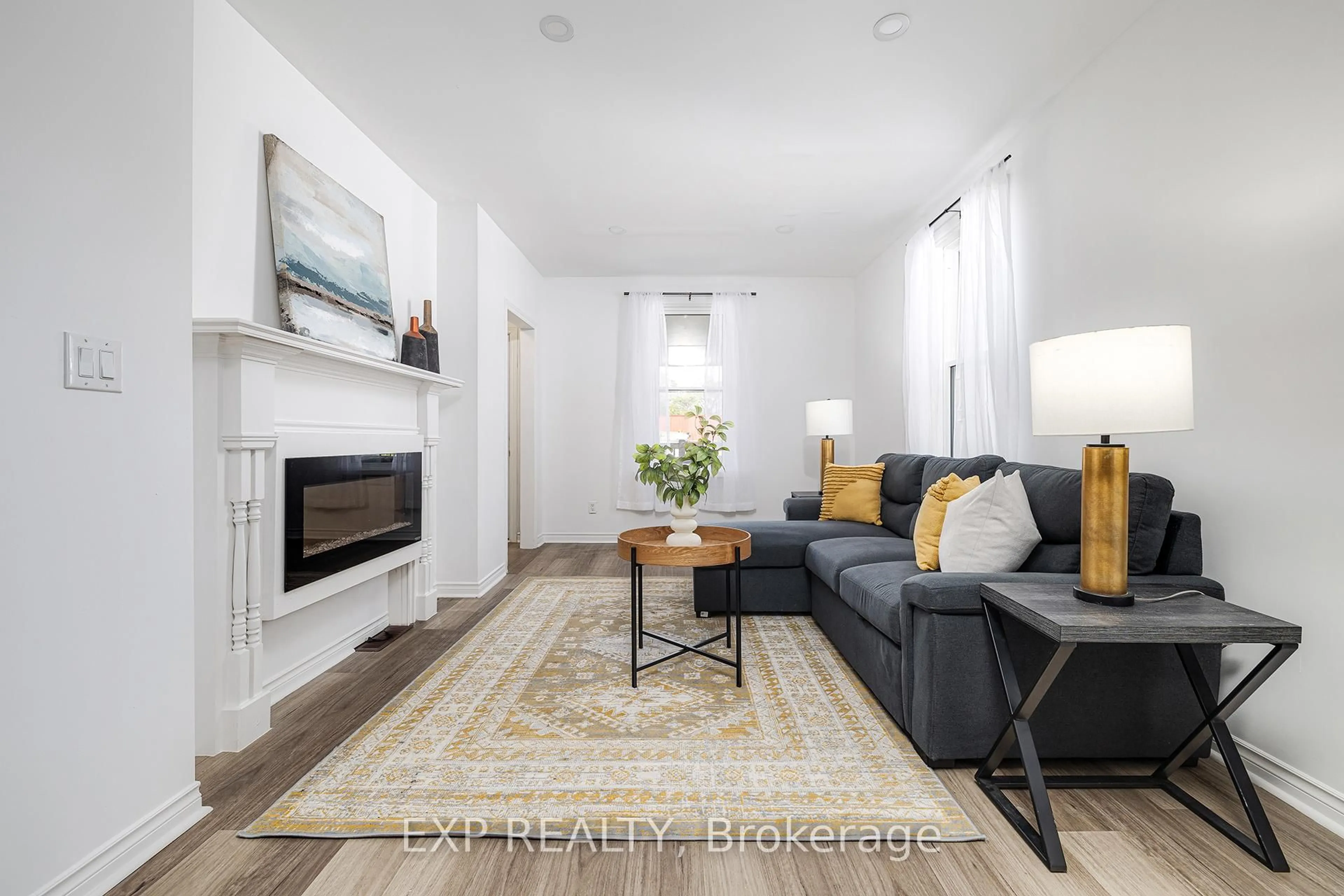 Living room with furniture, unknown for 157 Sherman St, Haldimand Ontario N3Y 2T2