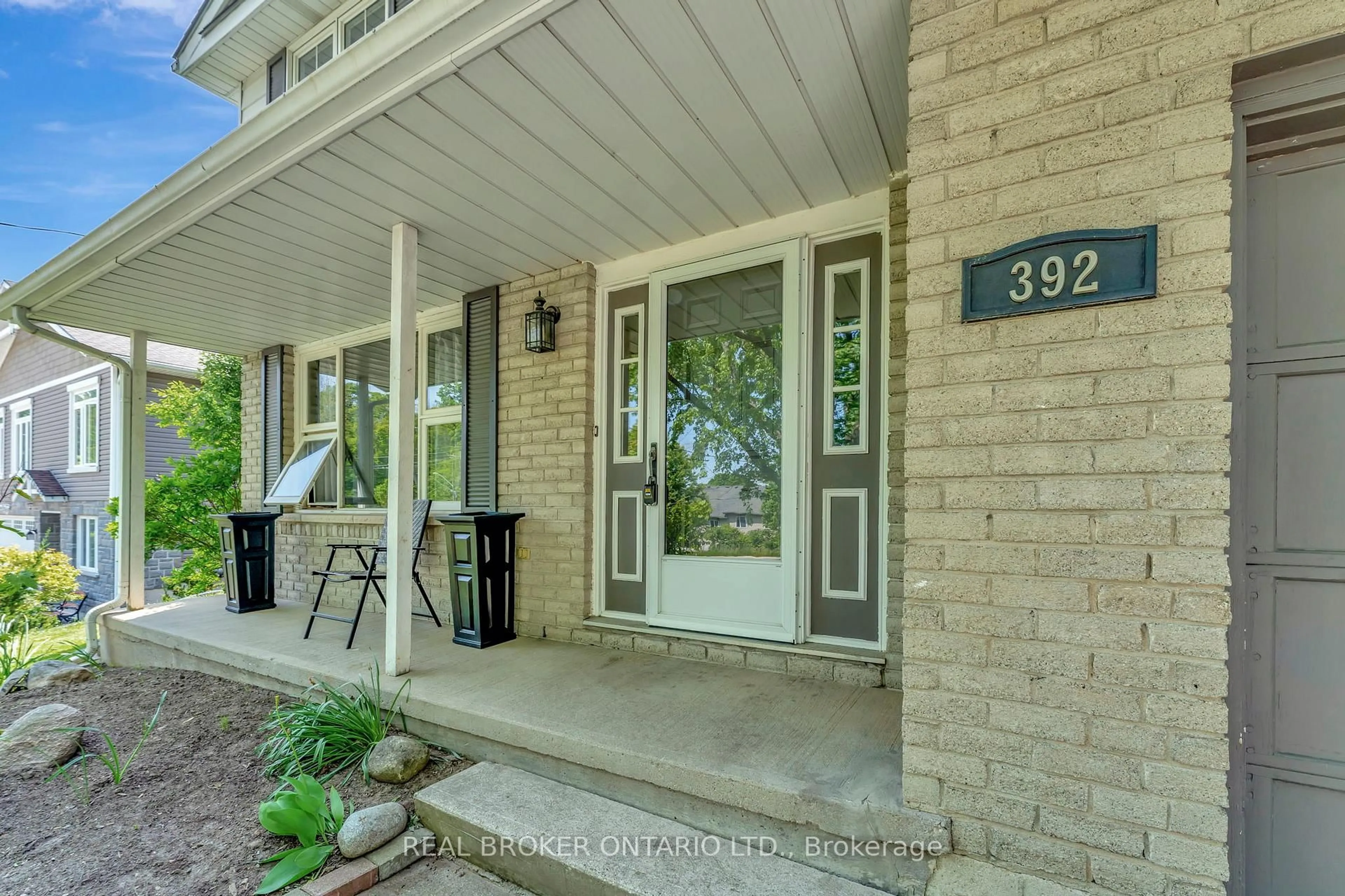 Indoor entryway for 392 Mill St, Woodstock Ontario N4S 7V6