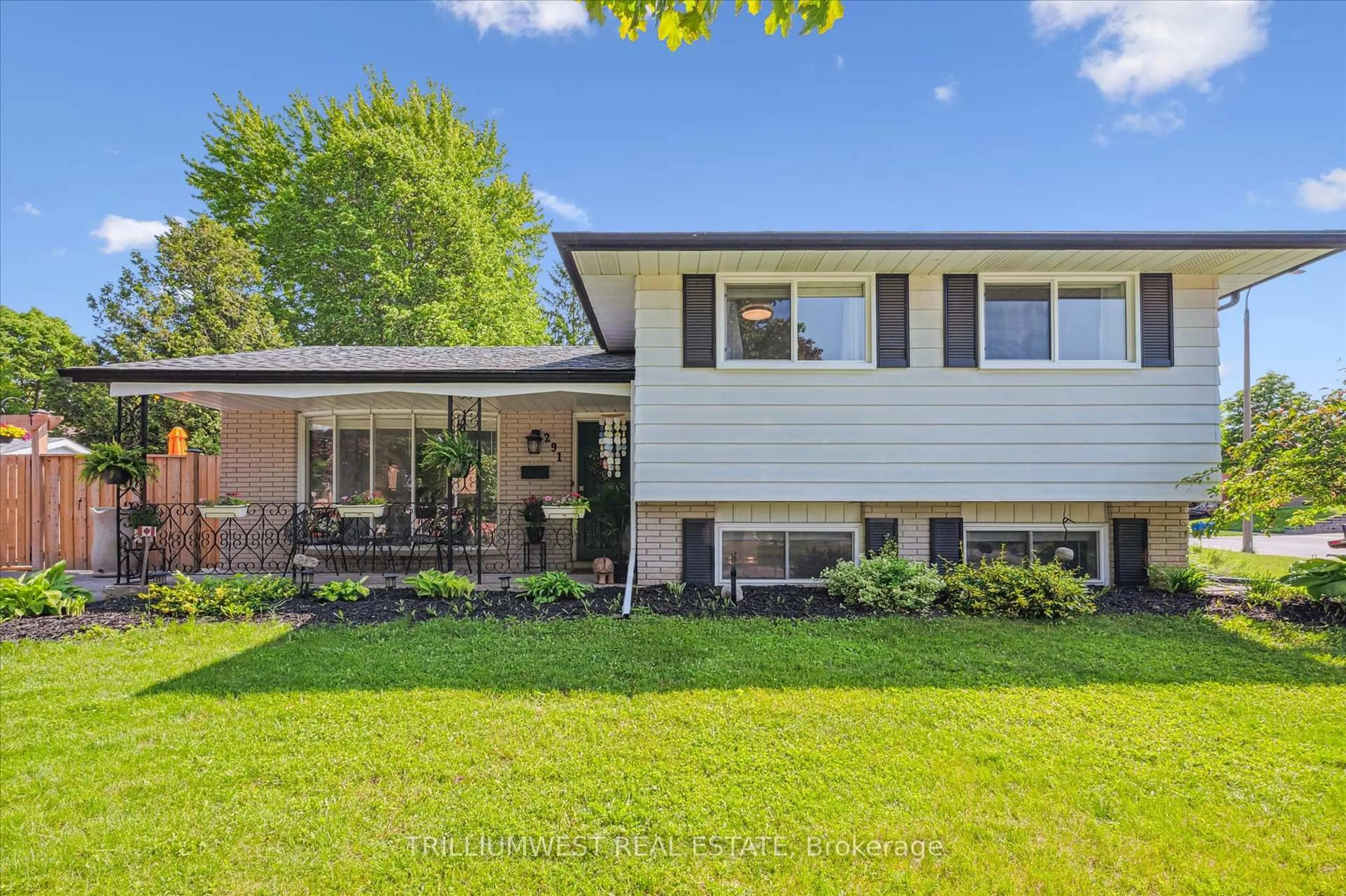 Home with vinyl exterior material, street for 291 Parkmount Dr, Waterloo Ontario N2L 4M9