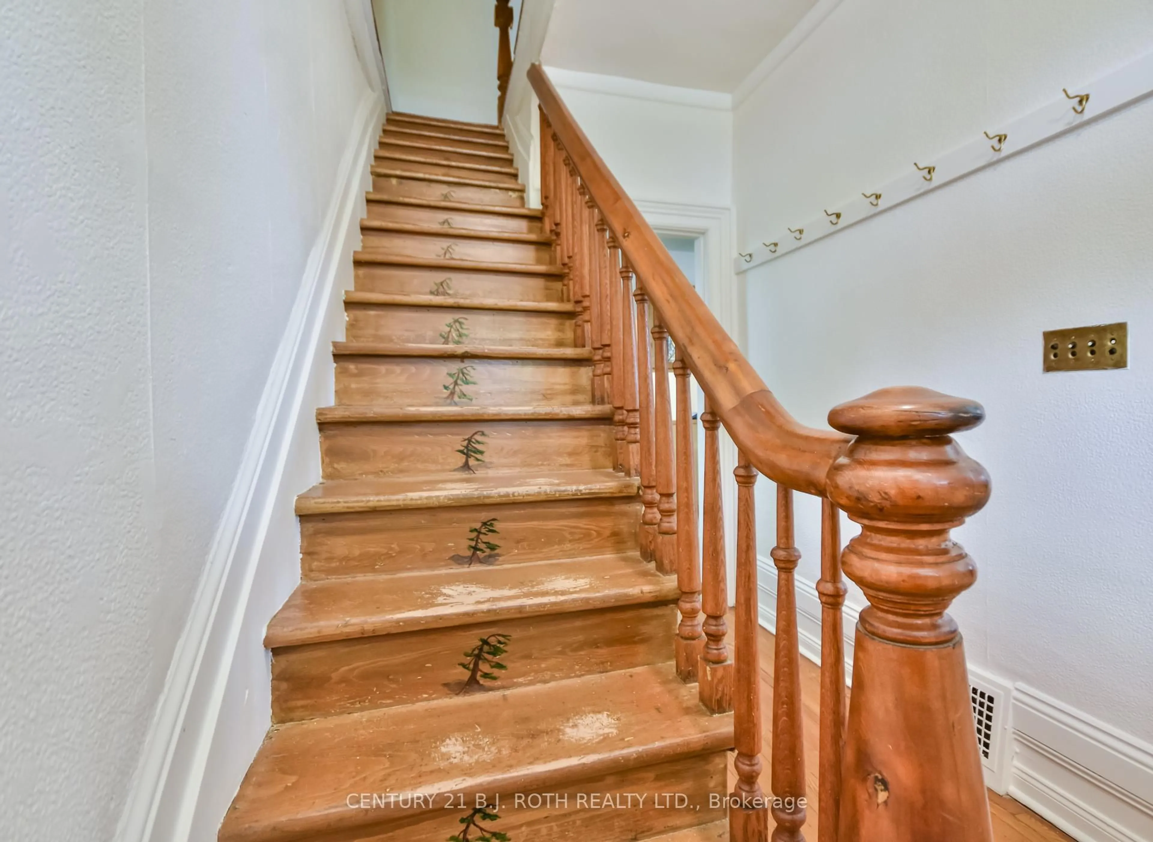 Stairs for 791 Bay St, Gravenhurst Ontario P1P 1G7
