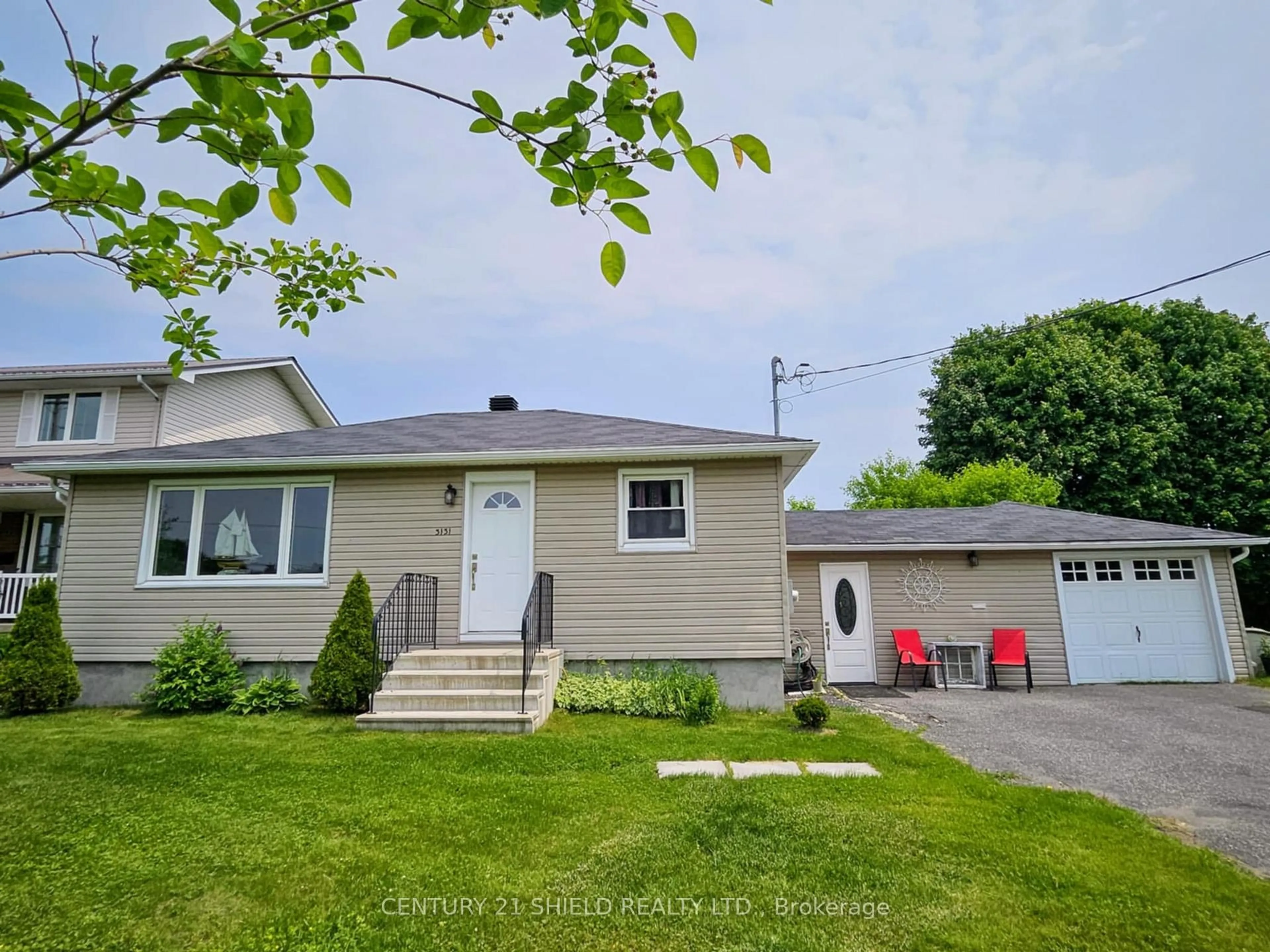 Home with vinyl exterior material, street for 3131 Duval Ave, Cornwall Ontario K6K 1C1