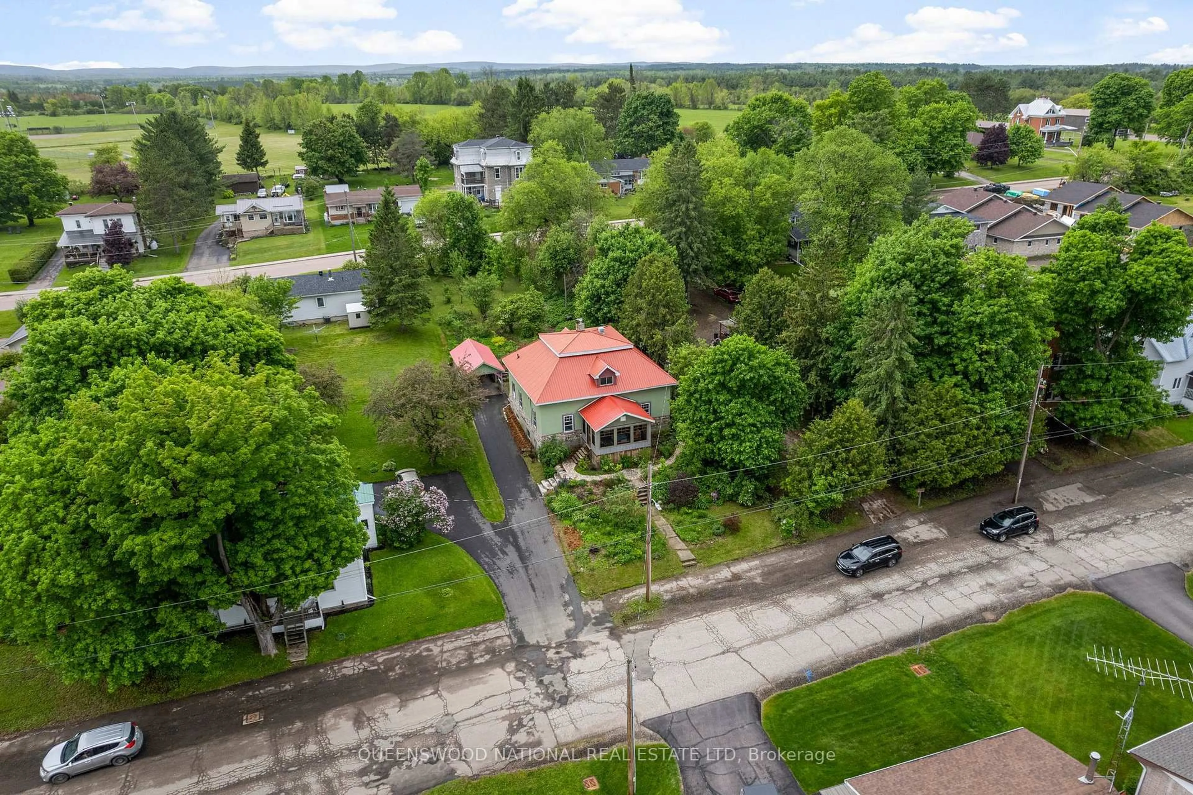 A pic from outside/outdoor area/front of a property/back of a property/a pic from drone, street for 156 Wellington St, Eganville Ontario K0J 1T0