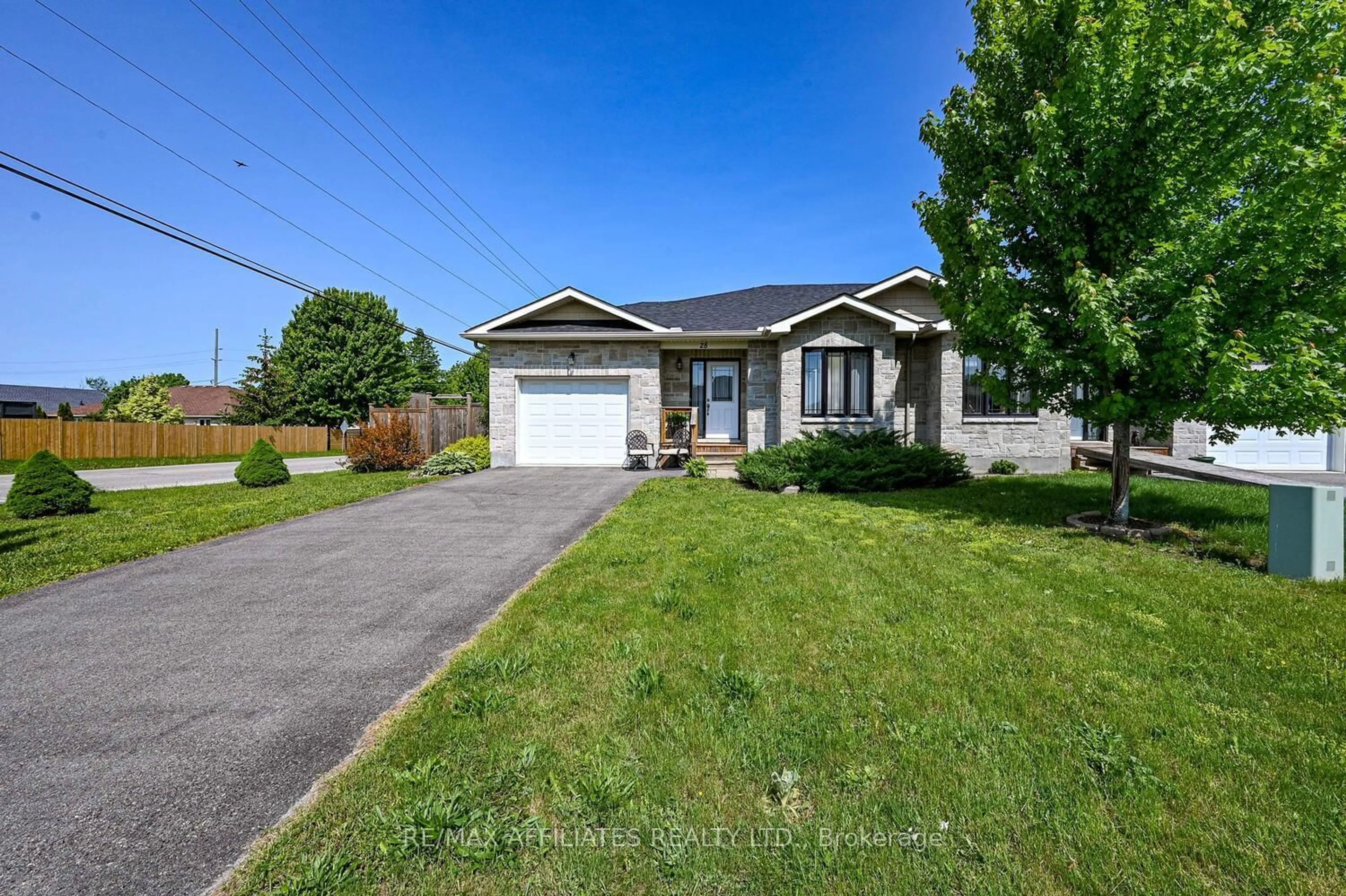 A pic from outside/outdoor area/front of a property/back of a property/a pic from drone, street for 28 Lee Ave, Smiths Falls Ontario K7A 0A2