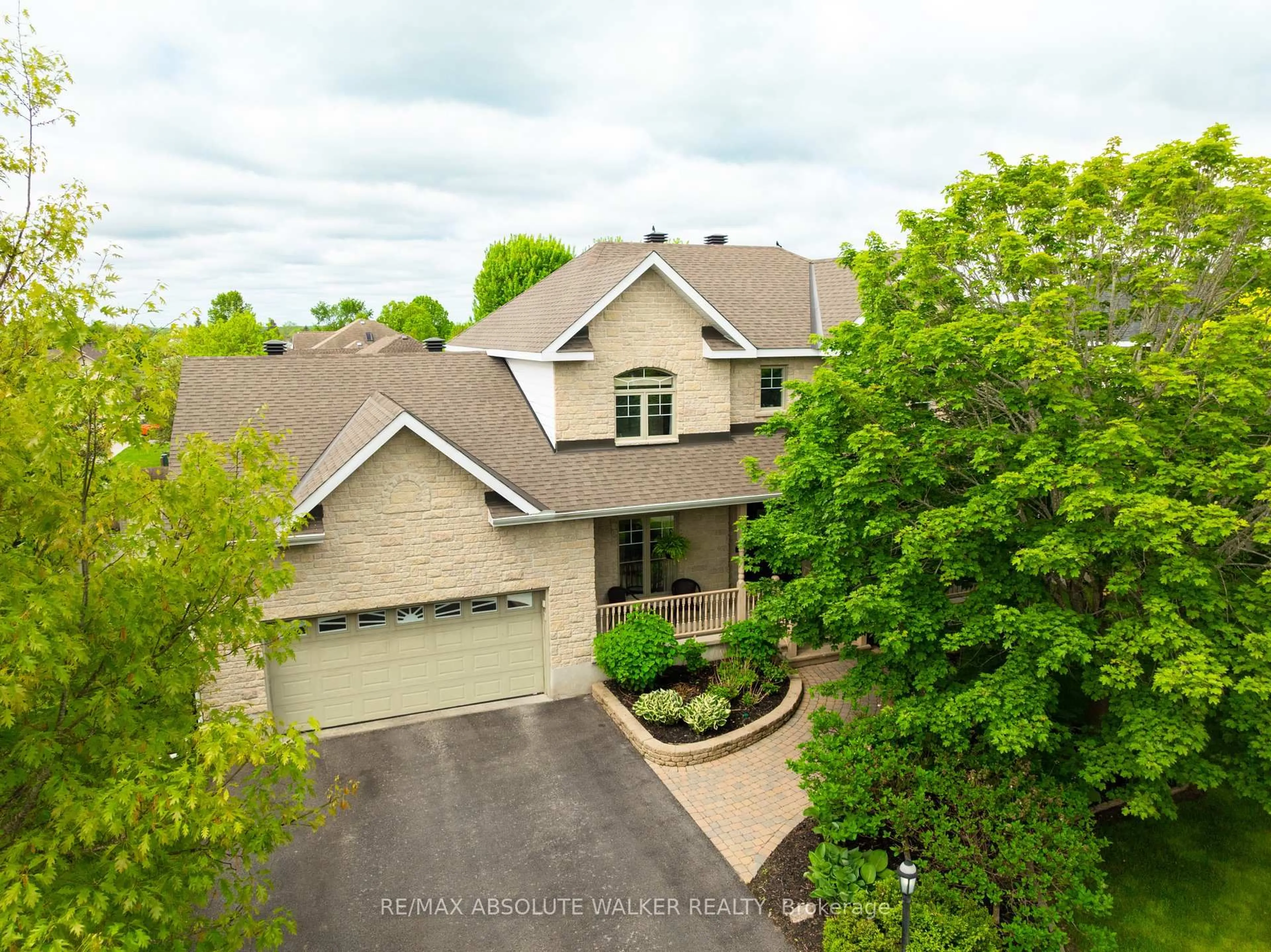 A pic from outside/outdoor area/front of a property/back of a property/a pic from drone, unknown for 185 Glenncastle Dr, Carp Ontario K0A 1L0