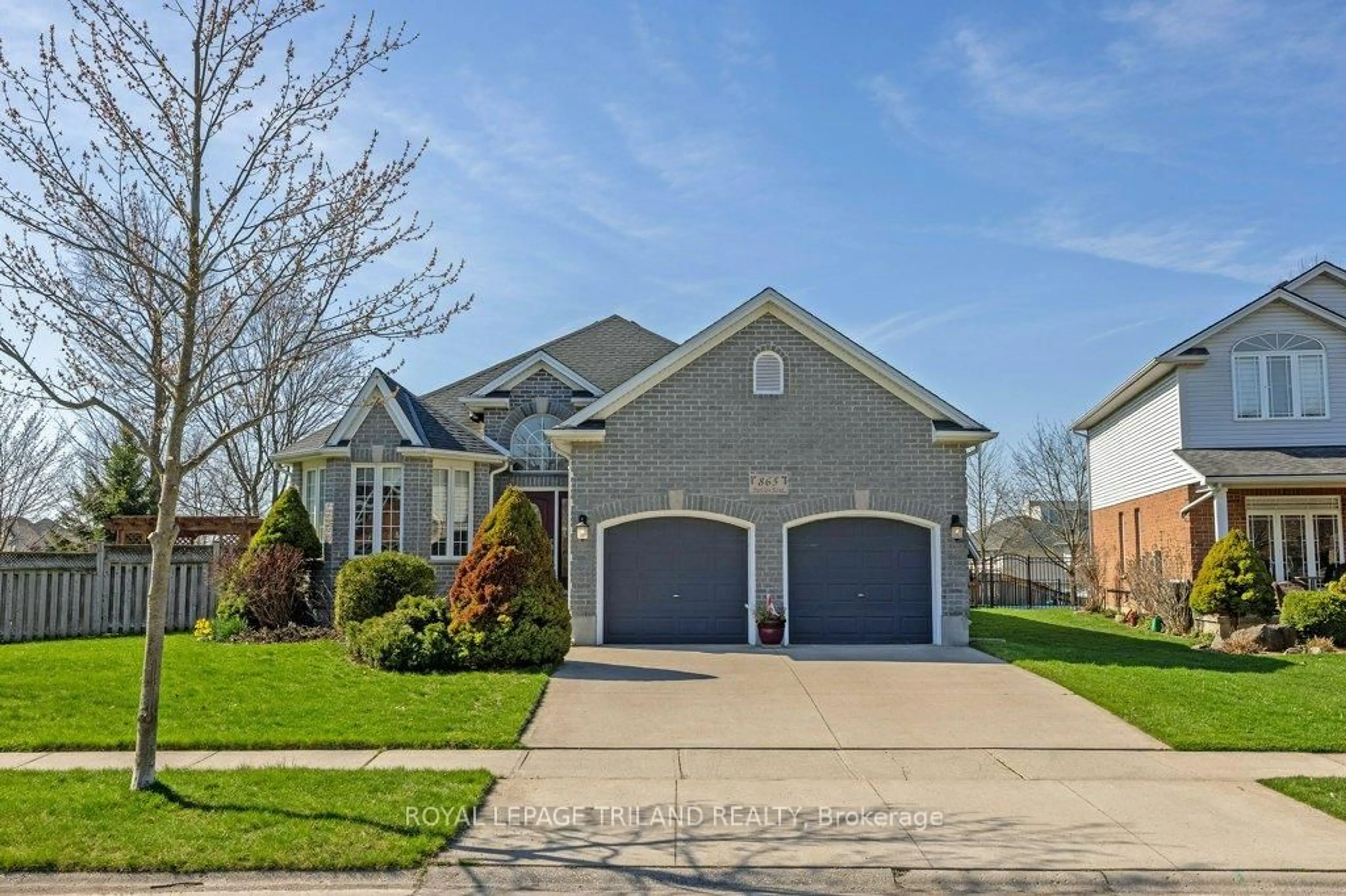 Home with vinyl exterior material, street for 865 Barclay Rd, London South Ontario N6K 4K6
