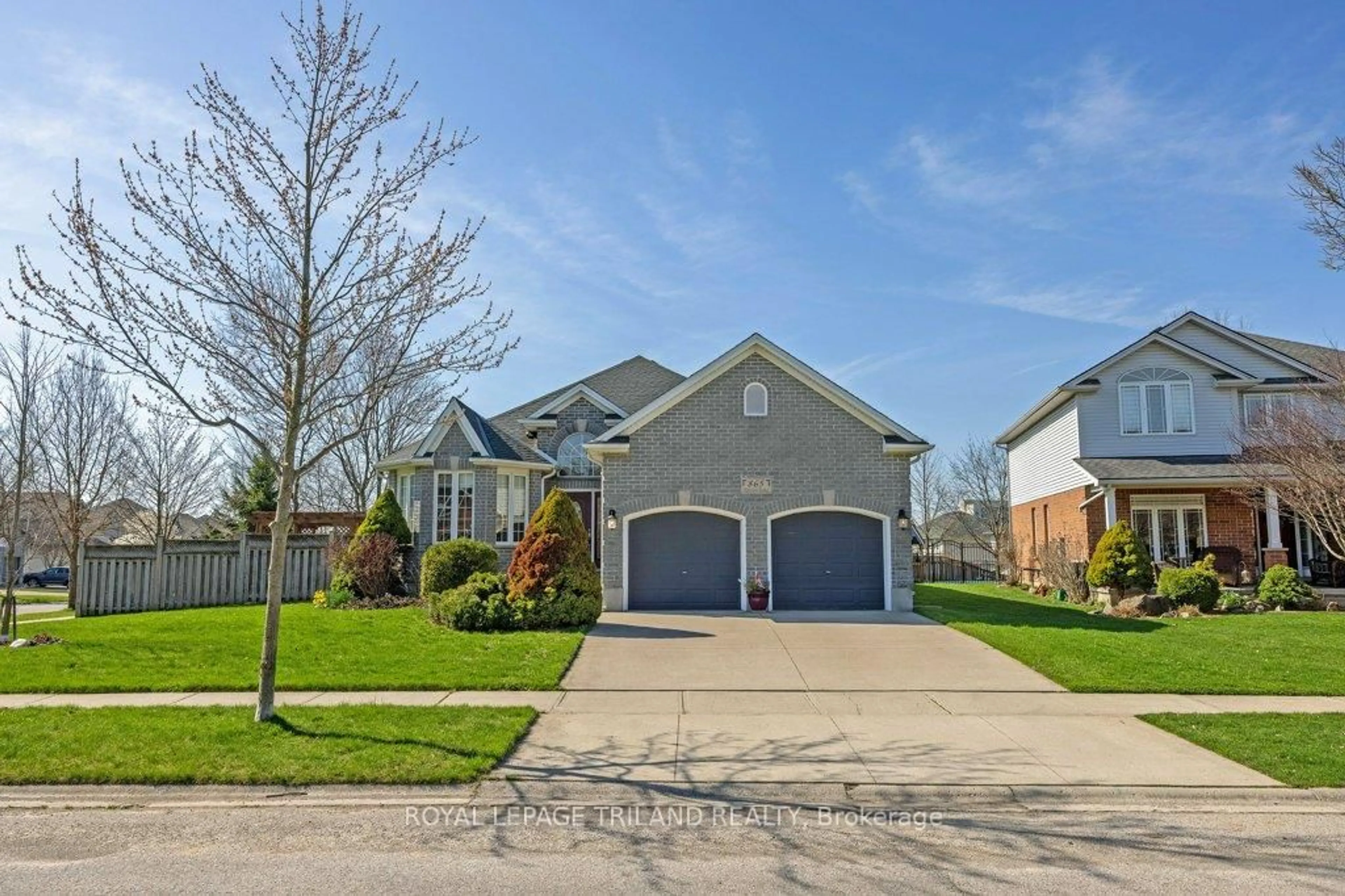 Home with vinyl exterior material, street for 865 Barclay Rd, London South Ontario N6K 4K6