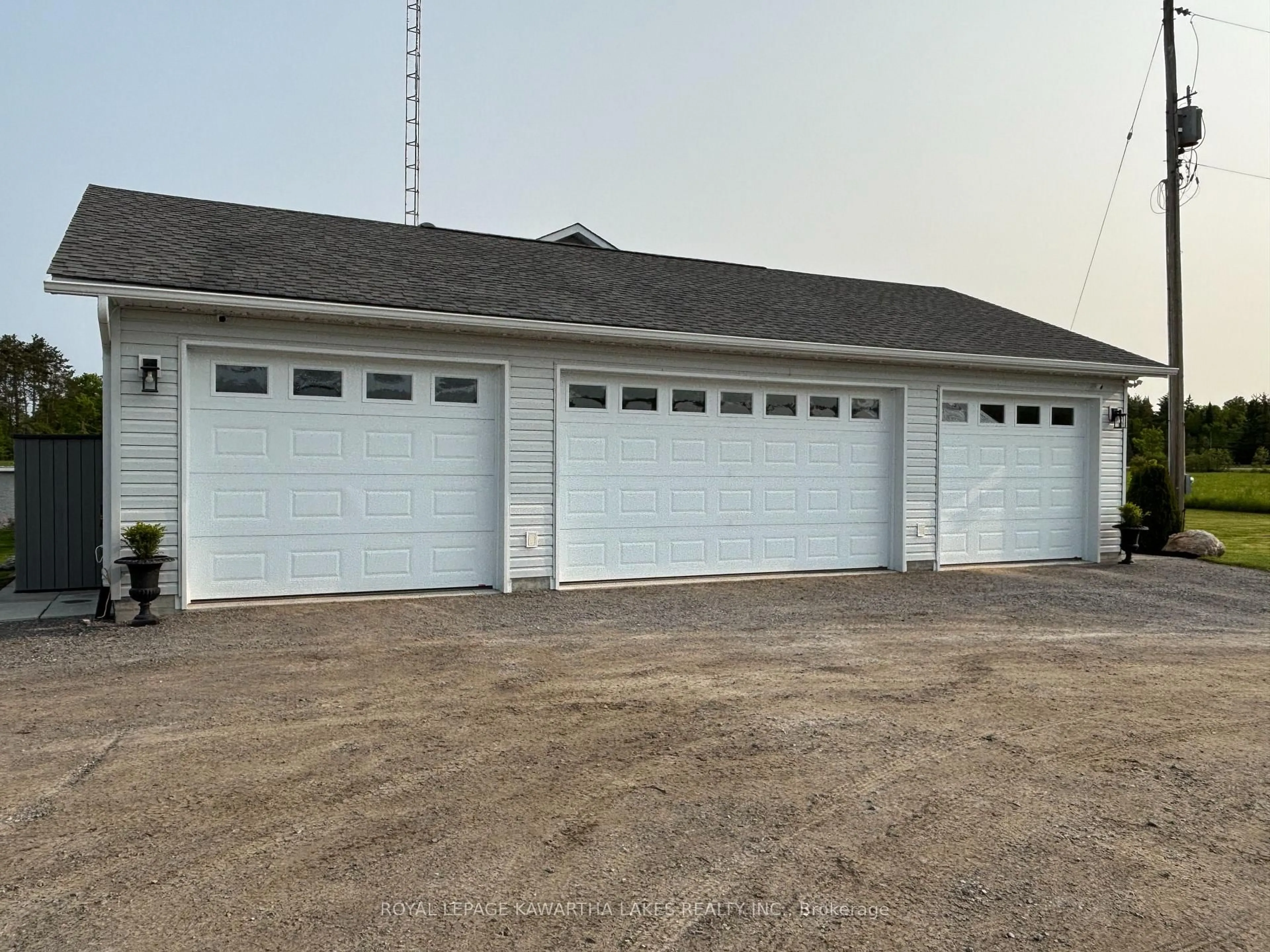 Indoor garage for 2433 County Road 121 Rd, Kawartha Lakes Ontario K0M 1C0