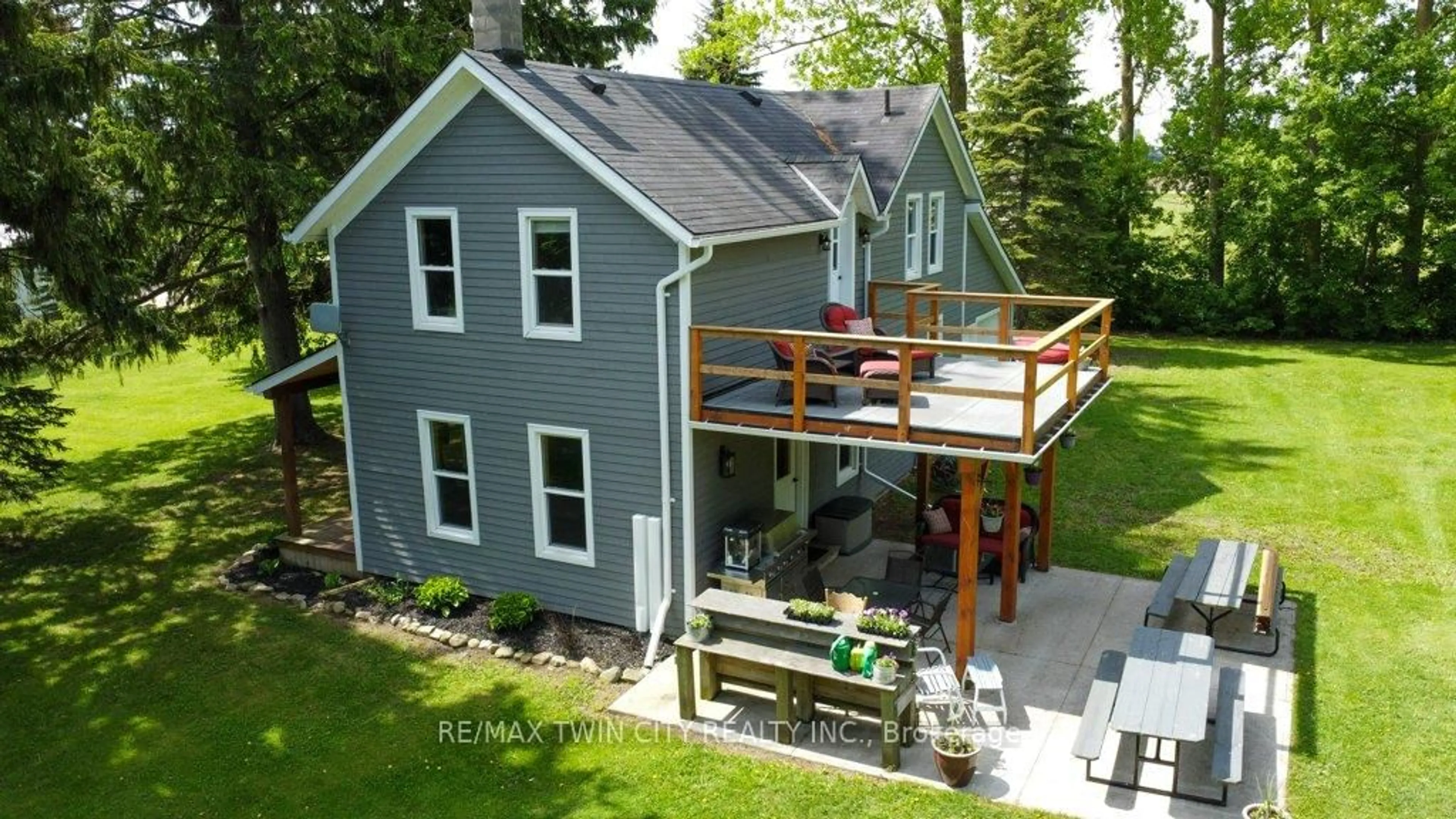 A pic from outside/outdoor area/front of a property/back of a property/a pic from drone, building for 86561 London Rd, North Huron Ontario N0G 2W0