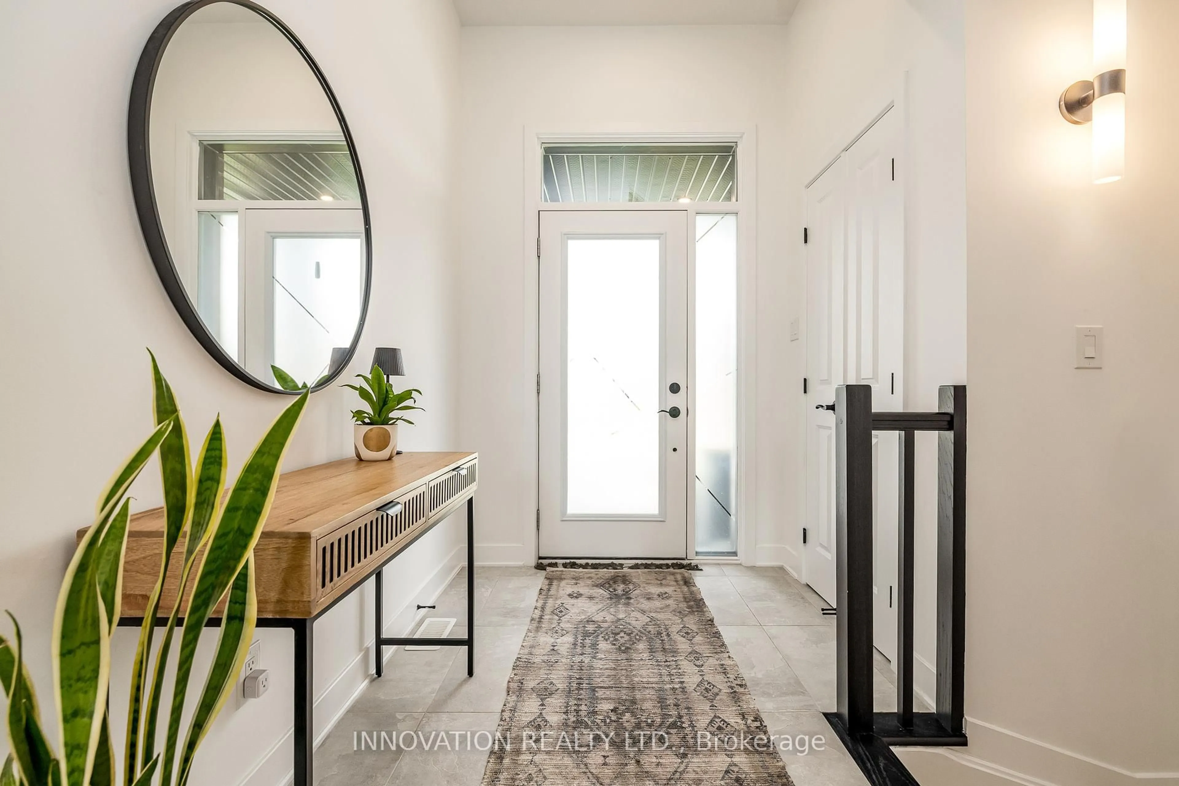 Indoor entryway for 832 Chipping Circ, Ottawa Ontario K4M 0E7