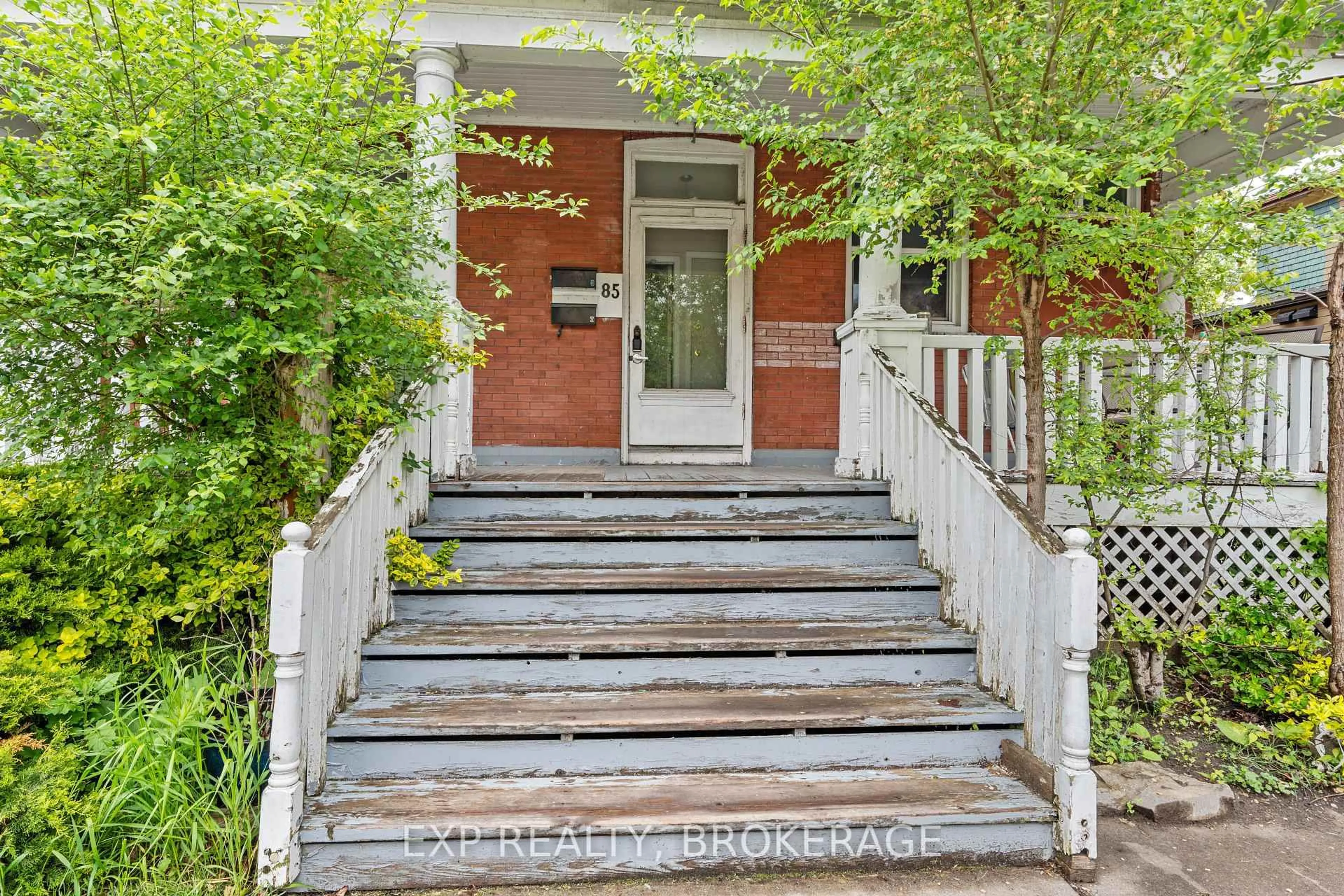 Indoor entryway for 85 WILLIAM St, Kingston Ontario K7L 2C6