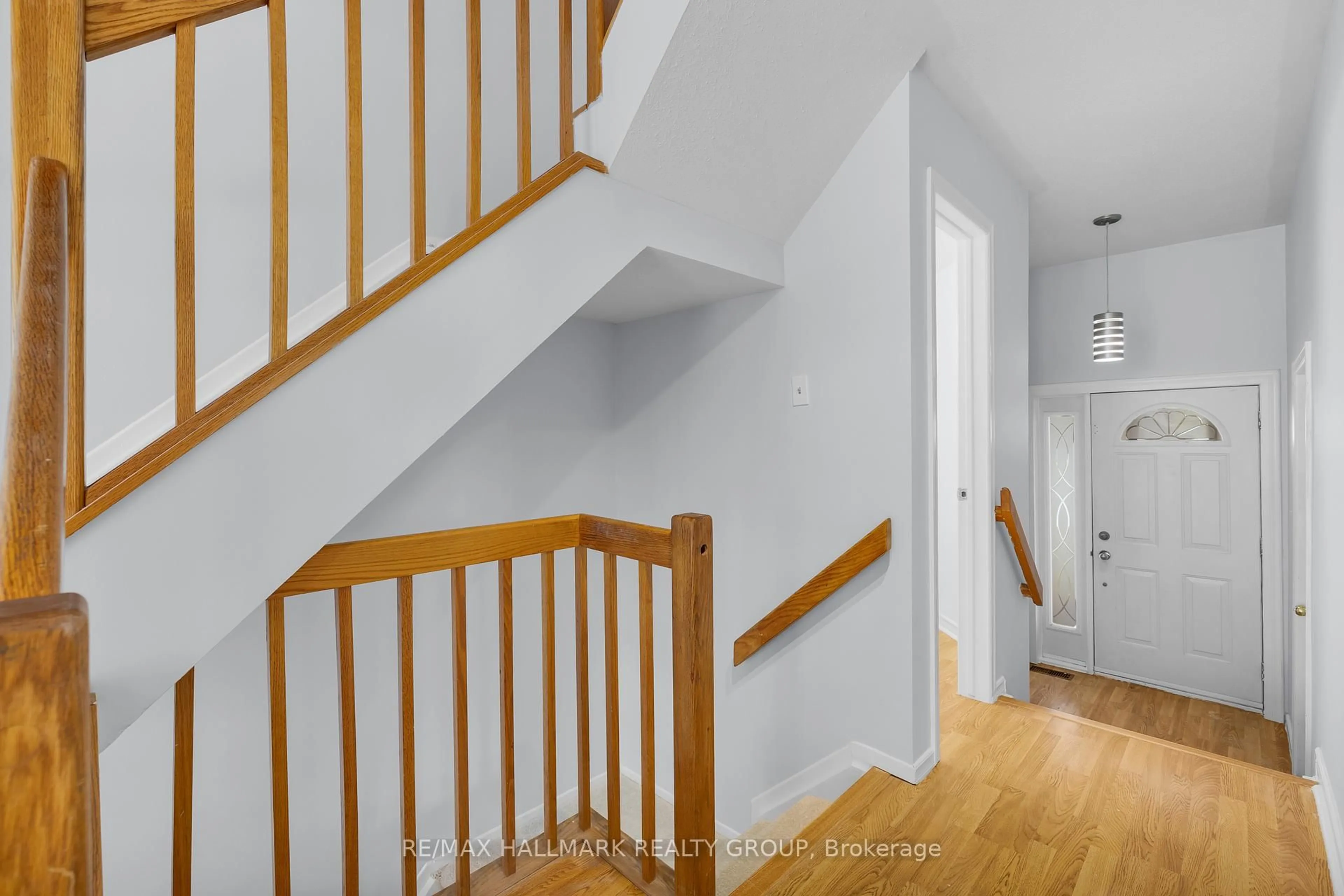 Stairs for 131 Tartan Dr, Ottawa Ontario K2J 3S6