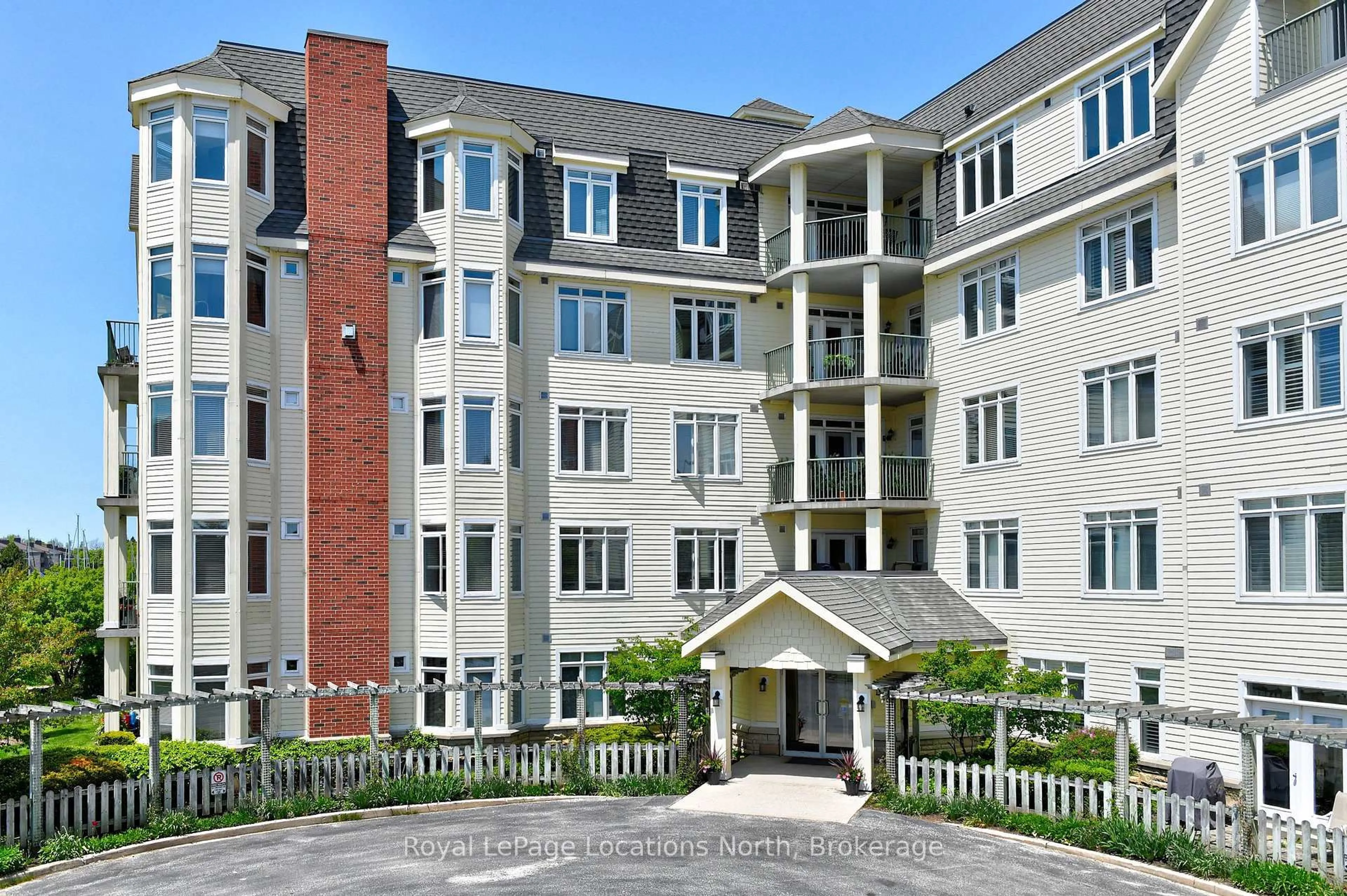 Unknown for 10 Bay St #104, Blue Mountains Ontario N0H 2P0