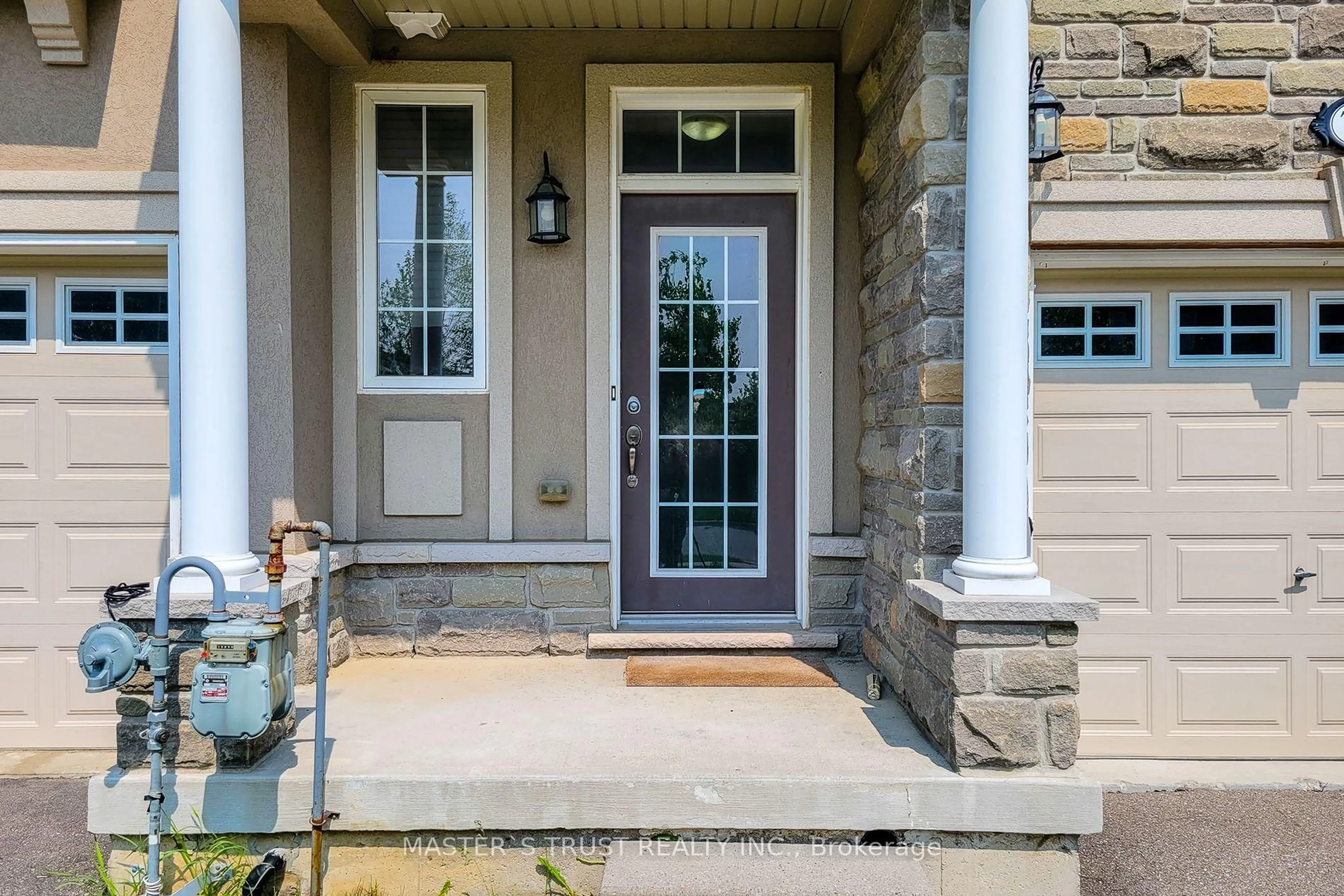 Indoor entryway for 74 Vinton Rd, Hamilton Ontario L9K 0G6