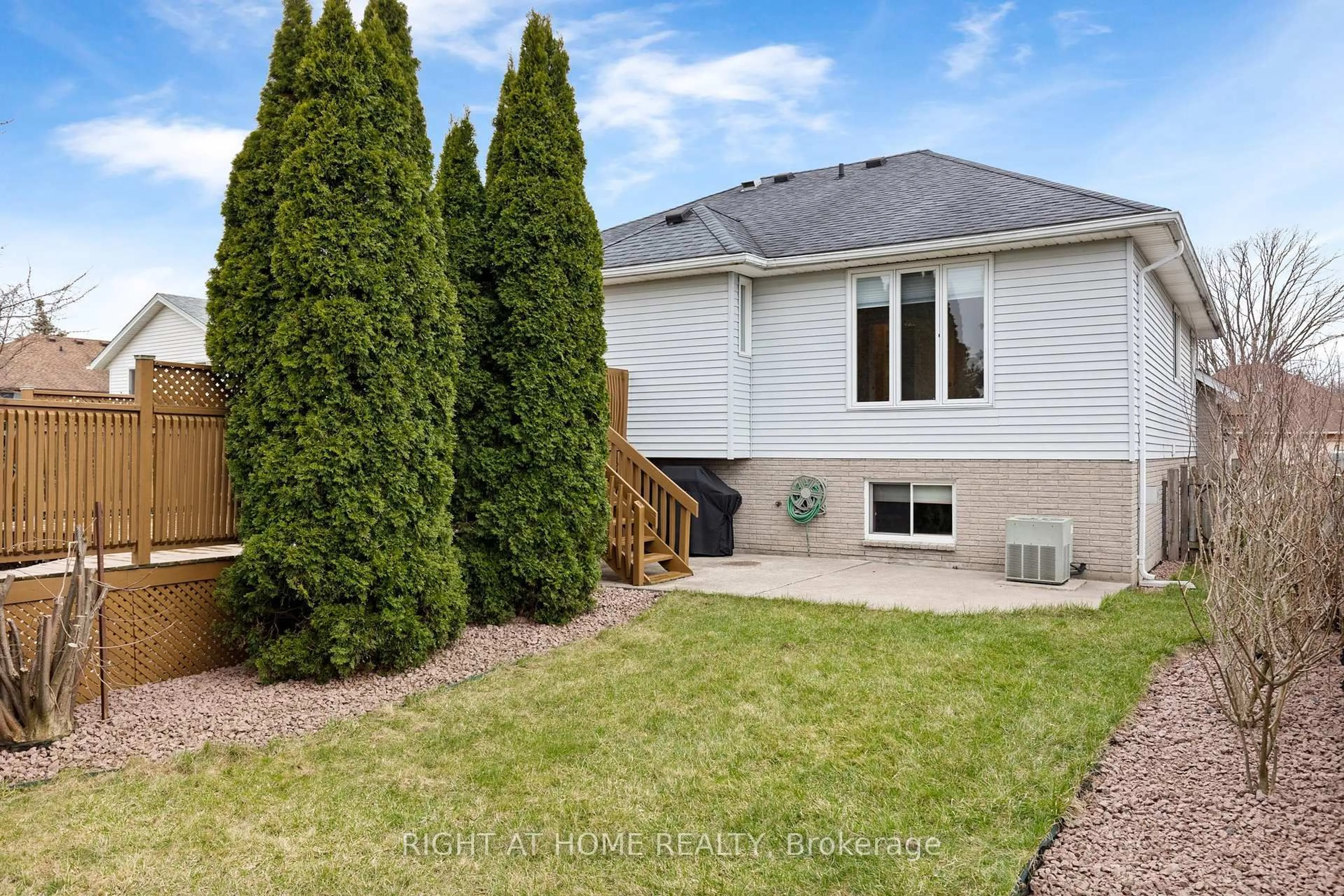 Unknown for 2520 Strawberry Dr, Tecumseh Ontario N9K 1C3