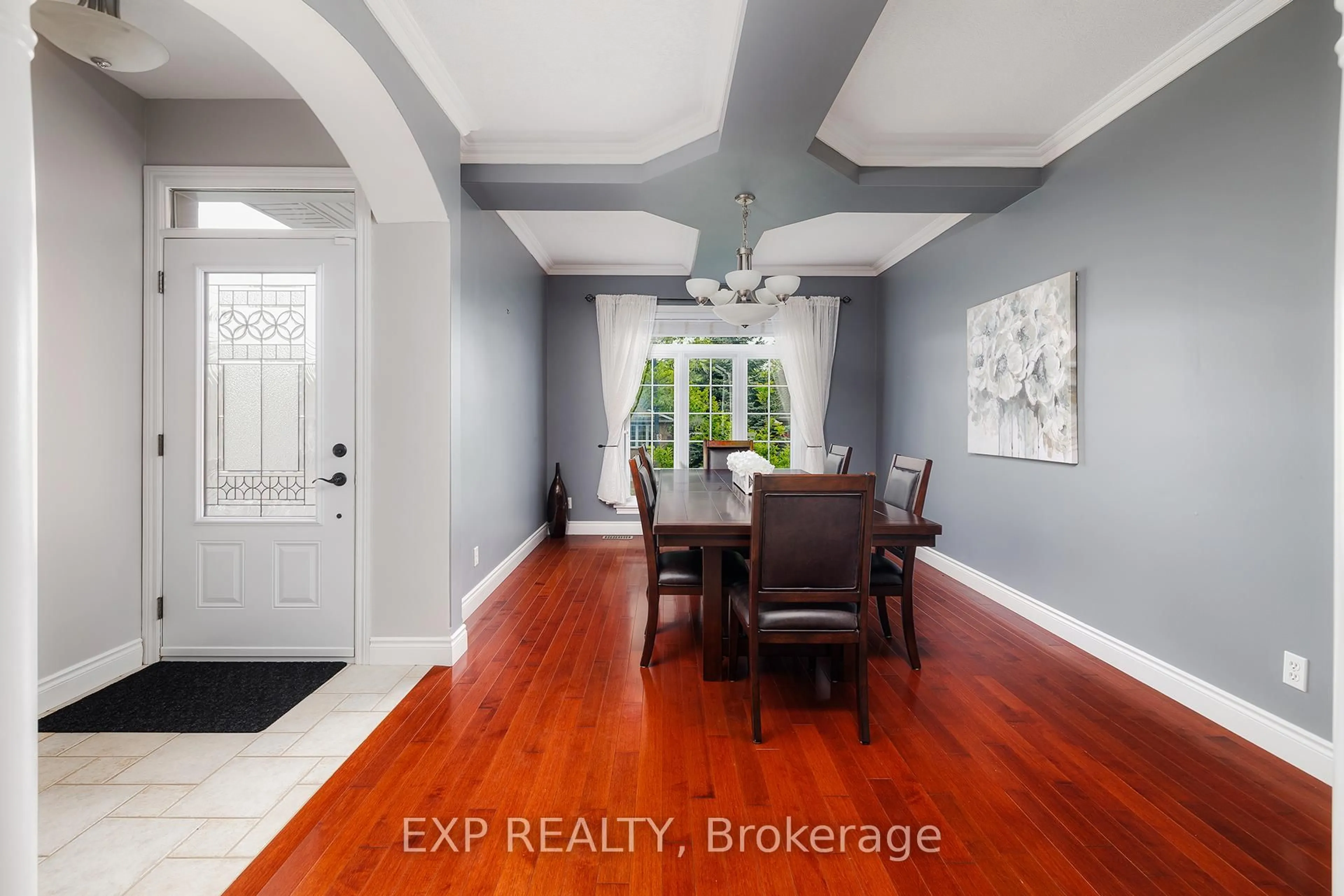 Indoor entryway for 679 Salzburg Dr, Waterloo Ontario N2V 2N8