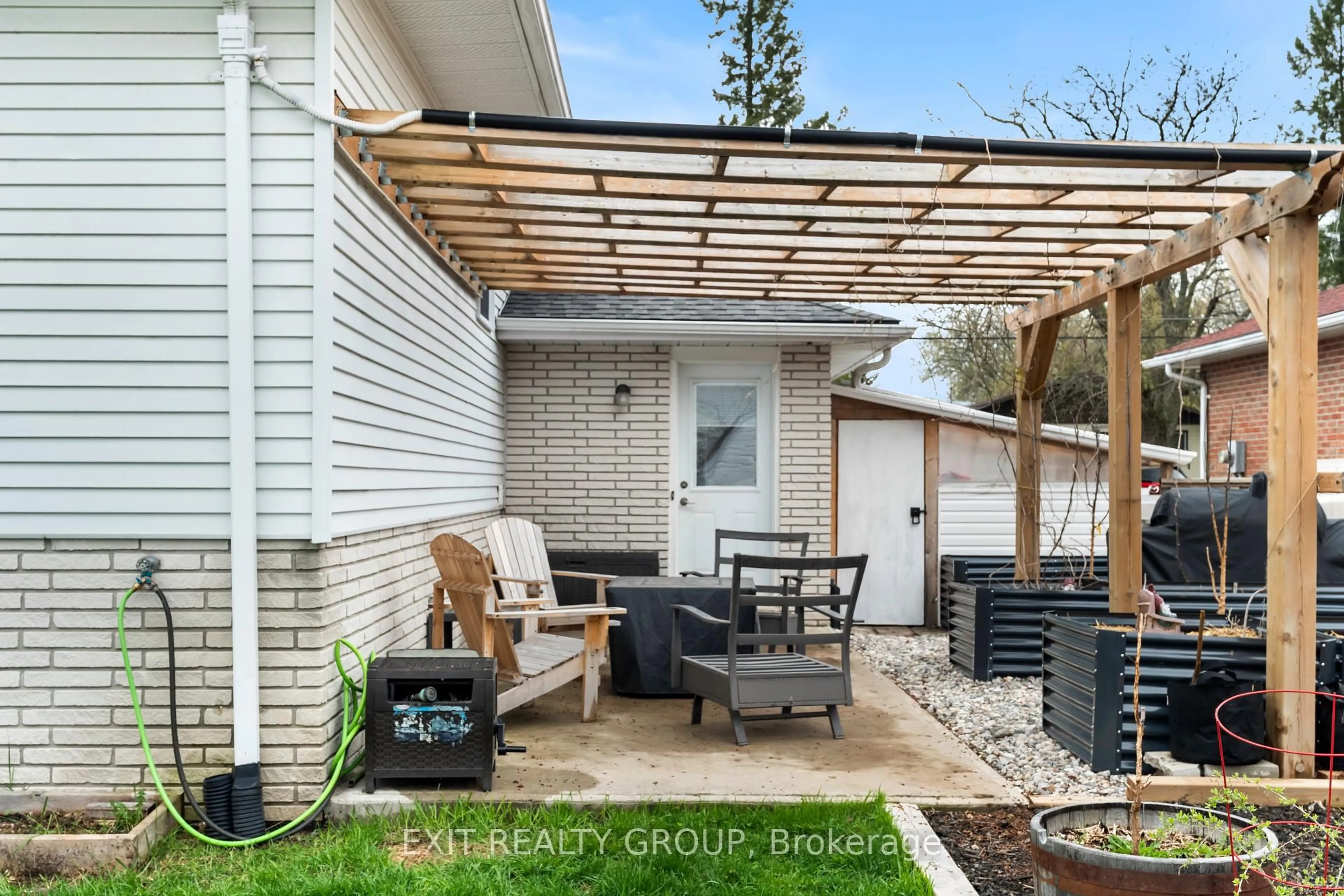 Patio, street for 96 Maple Dr, Belleville Ontario K8P 2R2