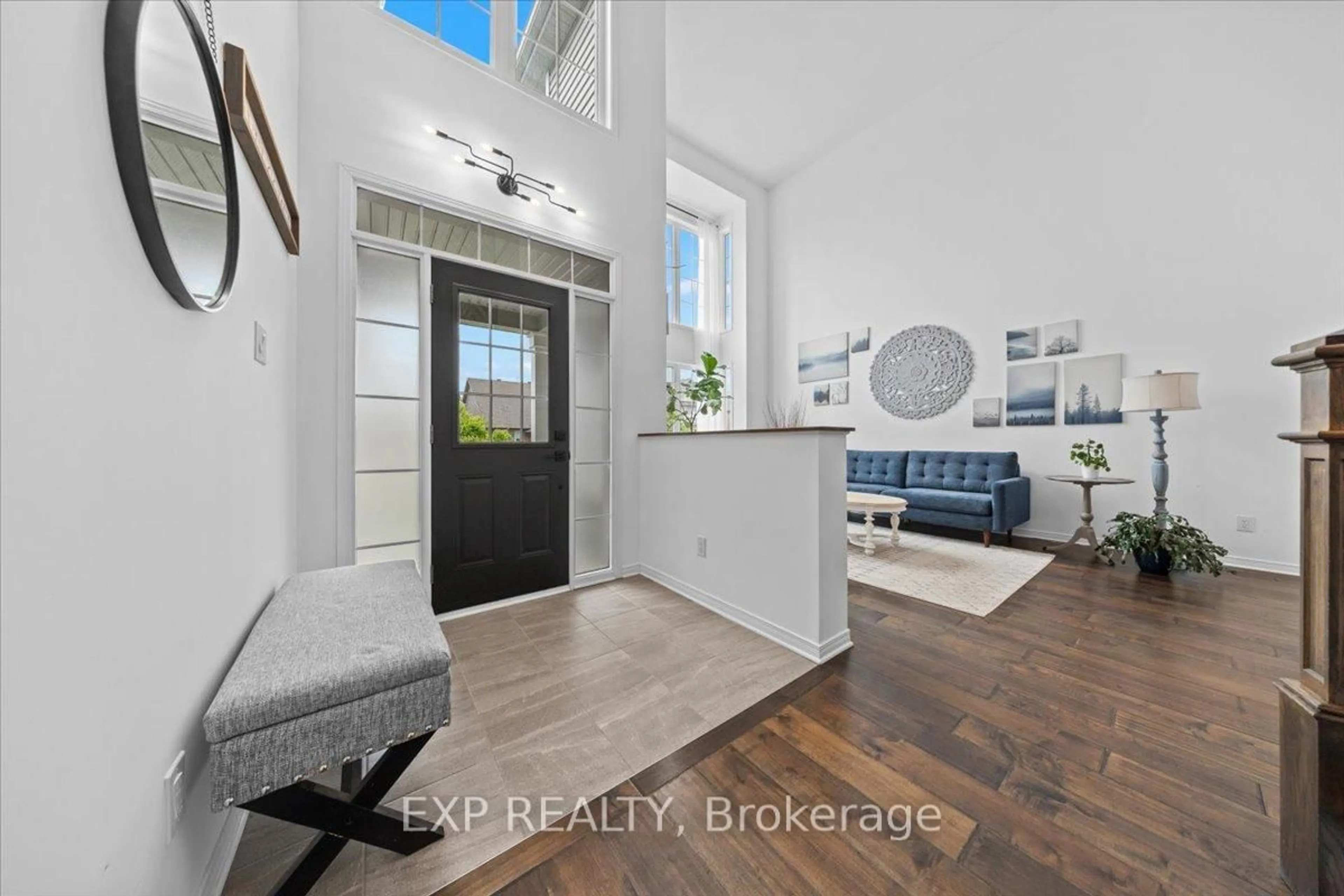 Indoor entryway for 209 Rover St, Ottawa Ontario K2S 1S3