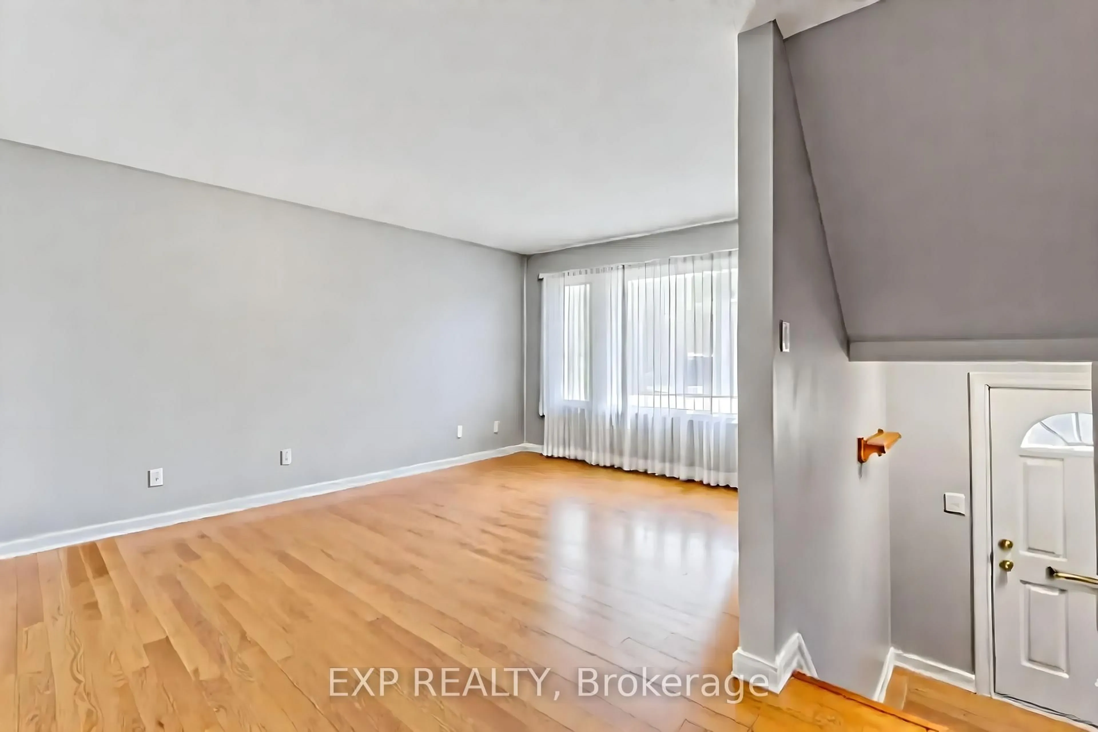 A pic of a room for 294 Quigley Rd, Hamilton Ontario L8K 5N1