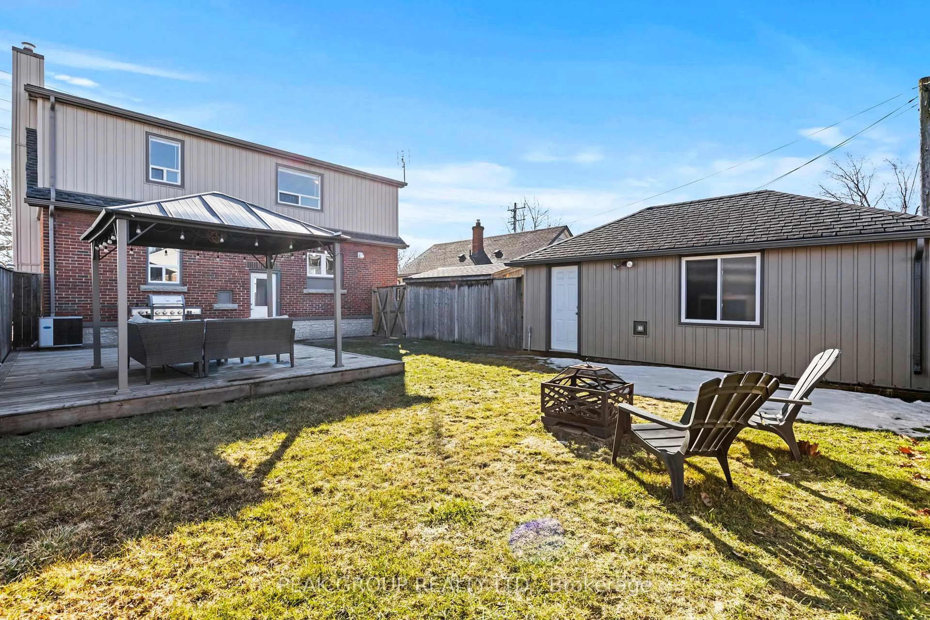 Patio, street for 329 Scholfield Ave, Welland Ontario L3B 1P1