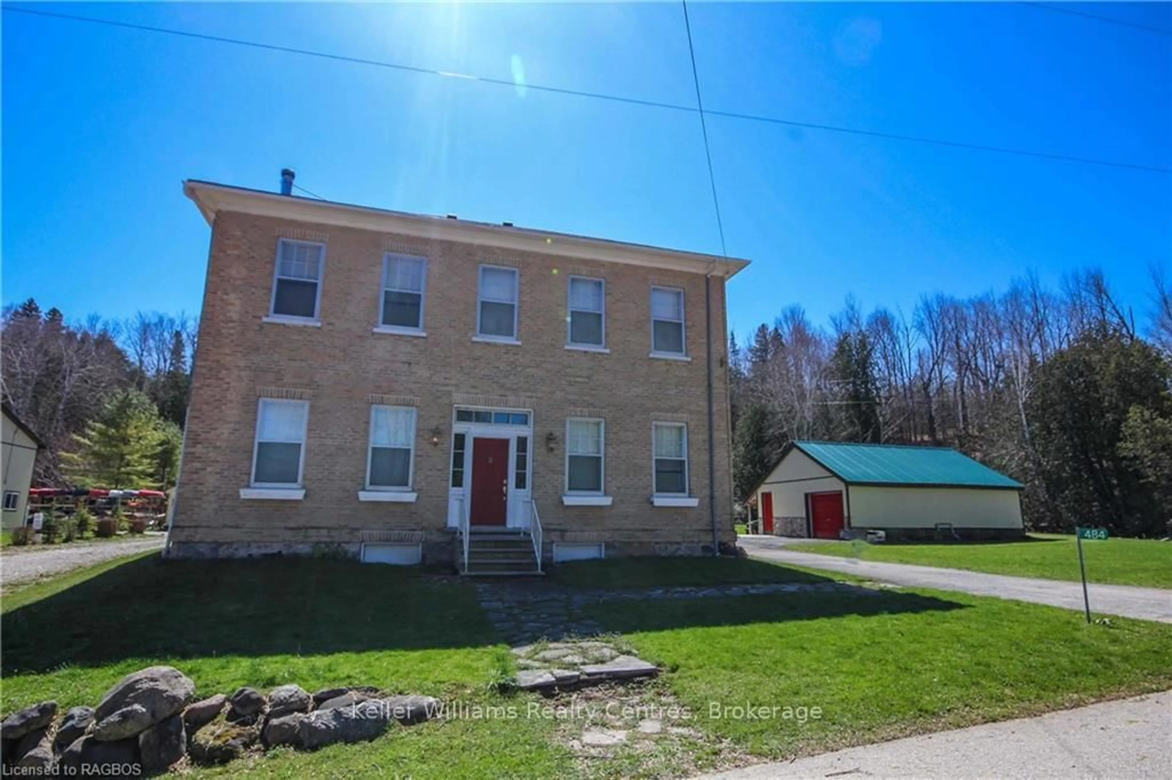 A pic from outside/outdoor area/front of a property/back of a property/a pic from drone, building for 484 CARLISLE St, Saugeen Shores Ontario N0H 2L0