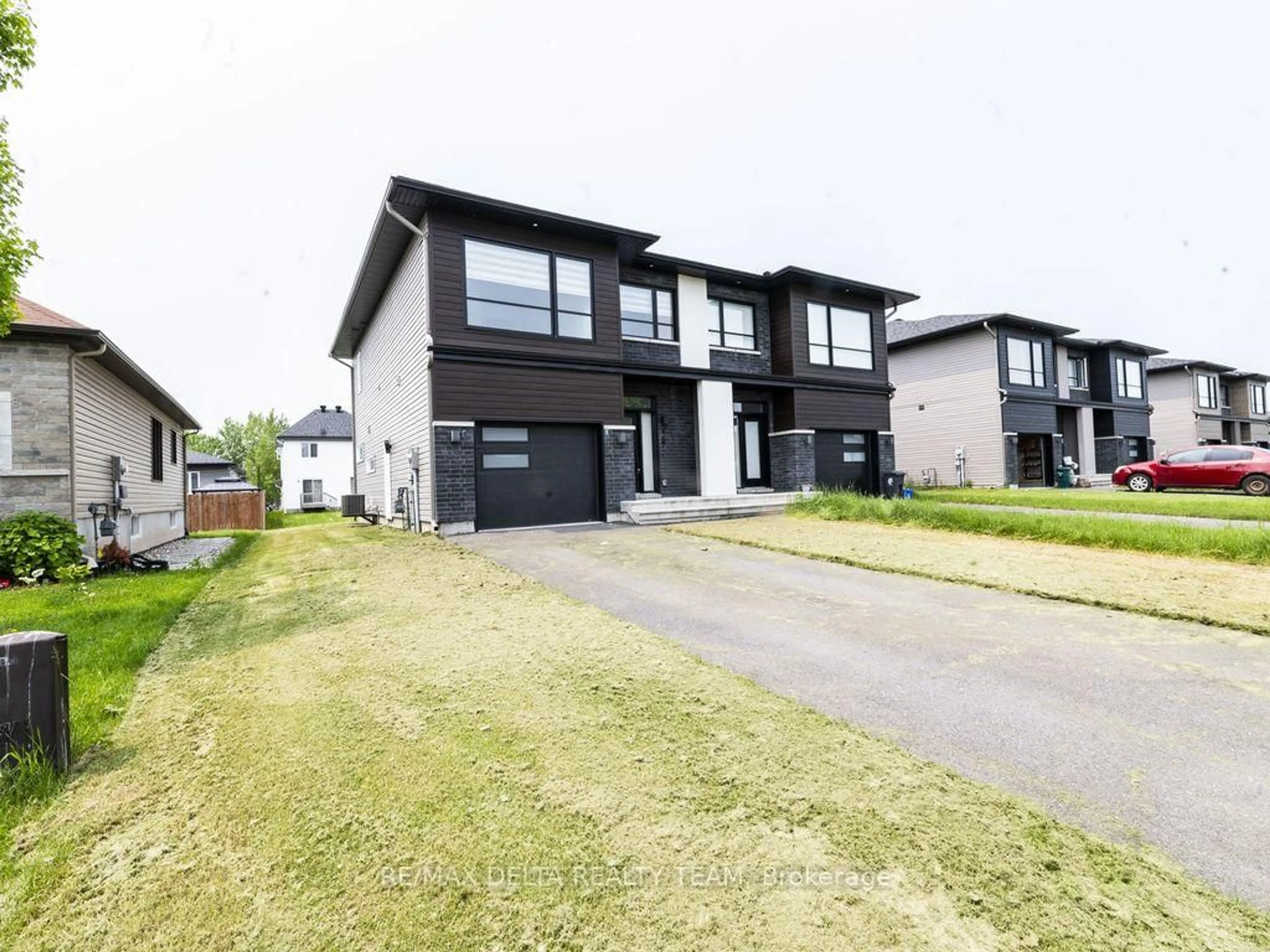 A pic from outside/outdoor area/front of a property/back of a property/a pic from drone, street for 467 Denis St, Alfred and Plantagenet Ontario K0A 3K0