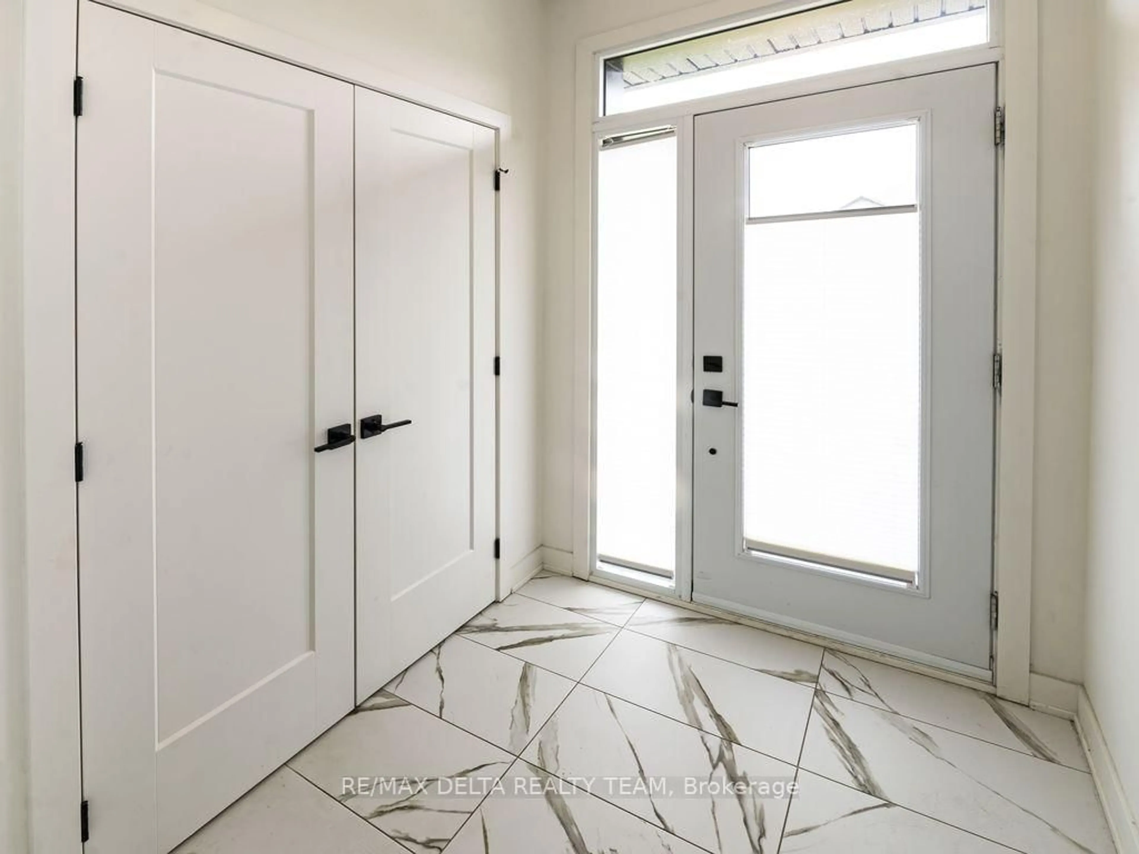 Indoor entryway for 467 Denis St, Alfred and Plantagenet Ontario K0A 3K0