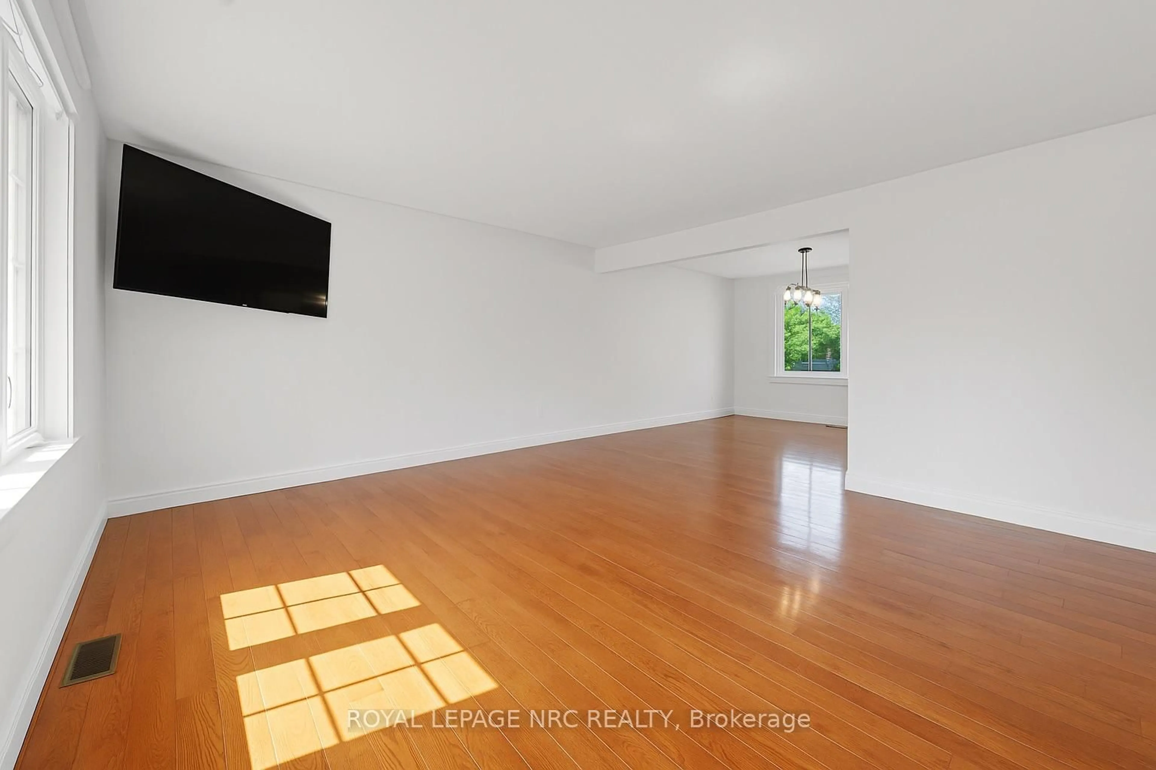 A pic of a room for 725 Parkdale Ave, Fort Erie Ontario L2A 5B7