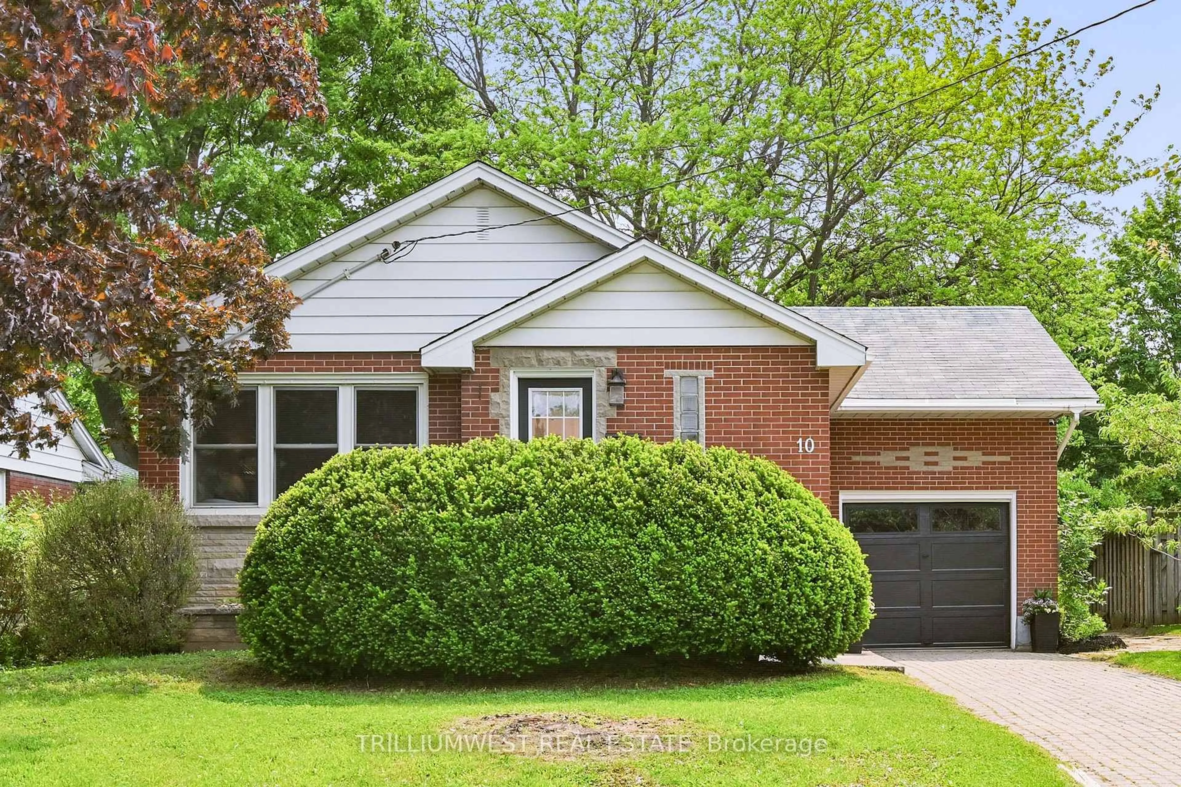 Home with brick exterior material, street for 10 Glenwood Ave, Grimsby Ontario L3M 3V7