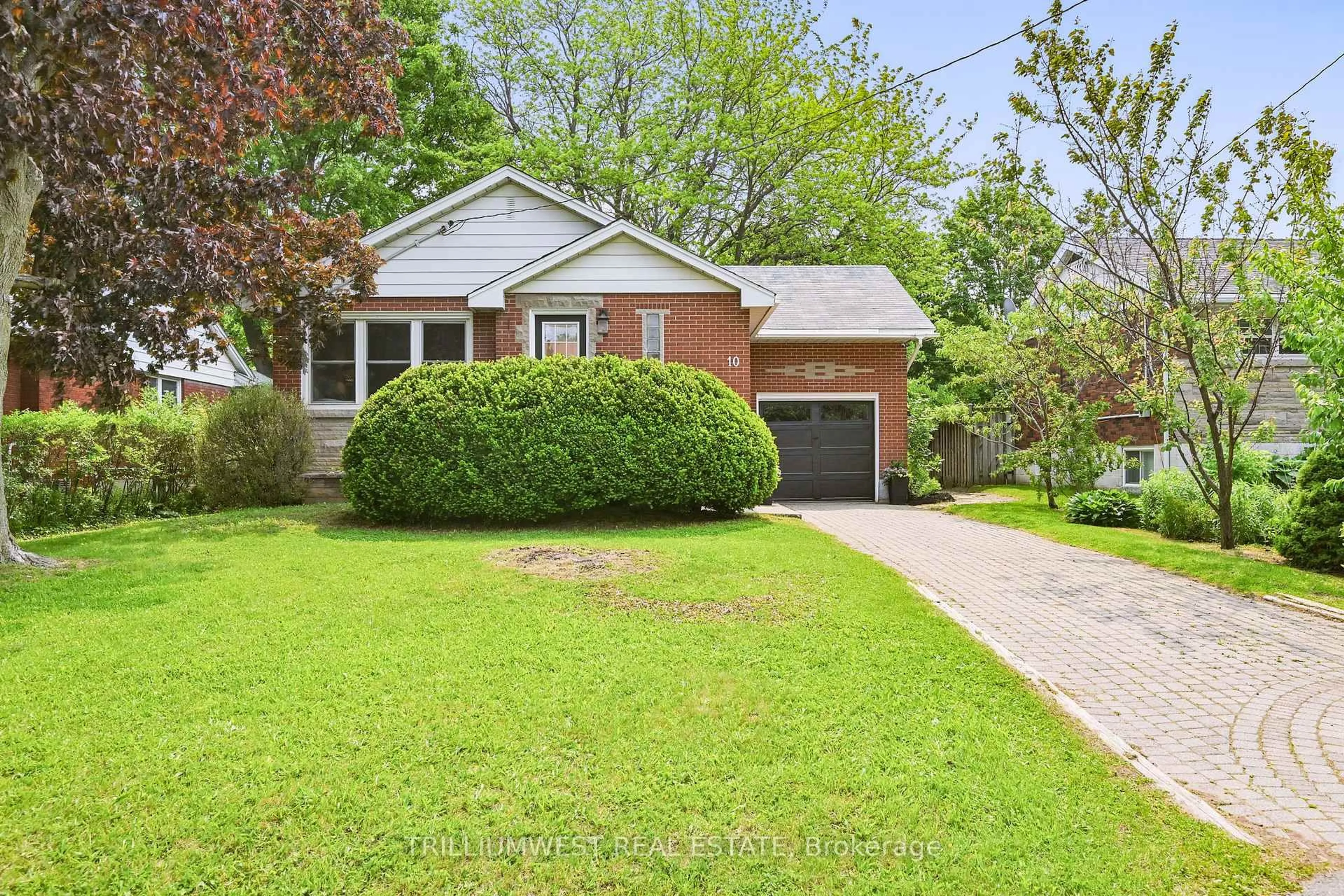 Home with brick exterior material, street for 10 Glenwood Ave, Grimsby Ontario L3M 3V7