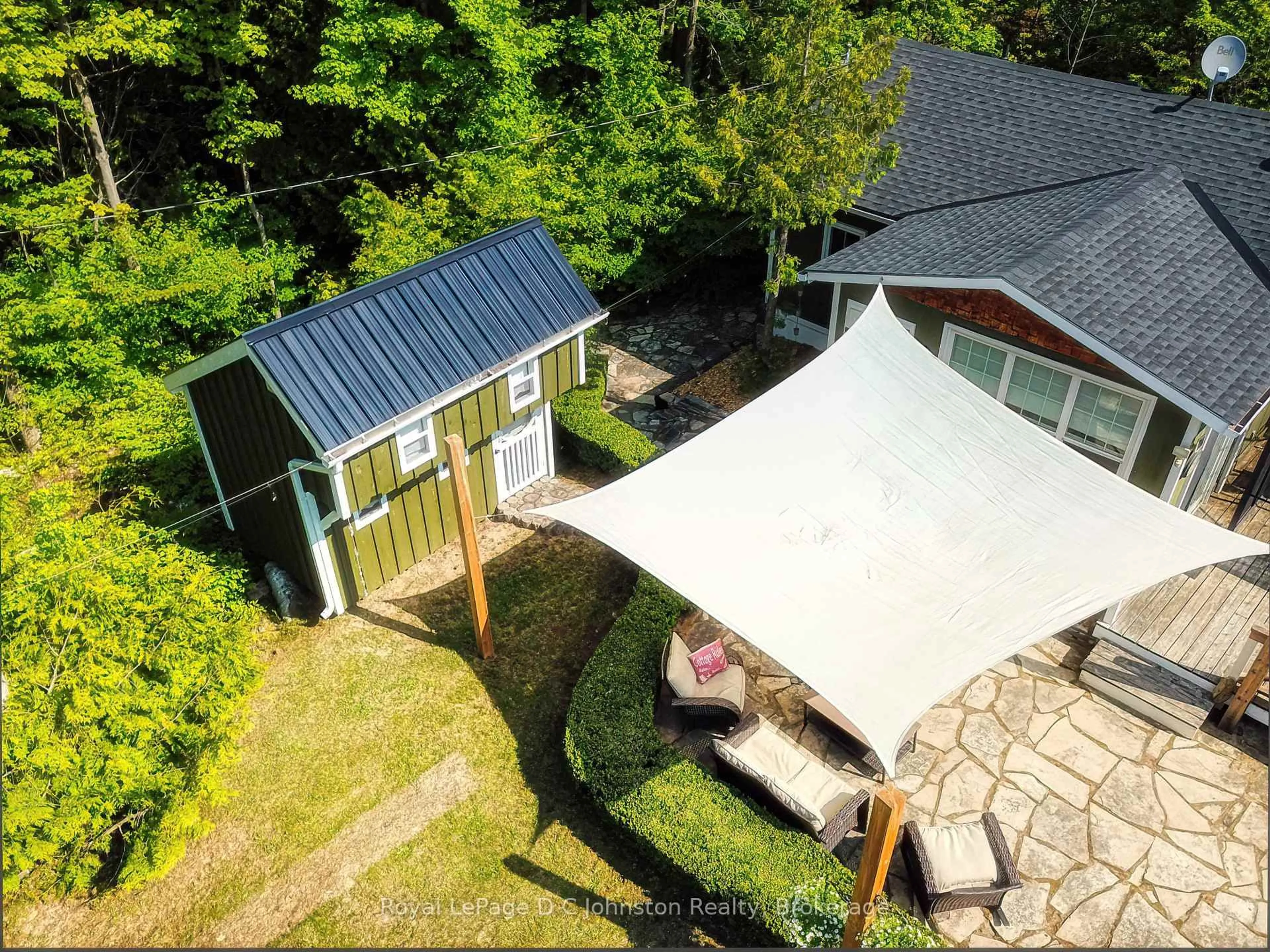 A pic from outside/outdoor area/front of a property/back of a property/a pic from drone, building for 1050 French Bay Rd, Native Leased Lands Ontario N0H 2L0