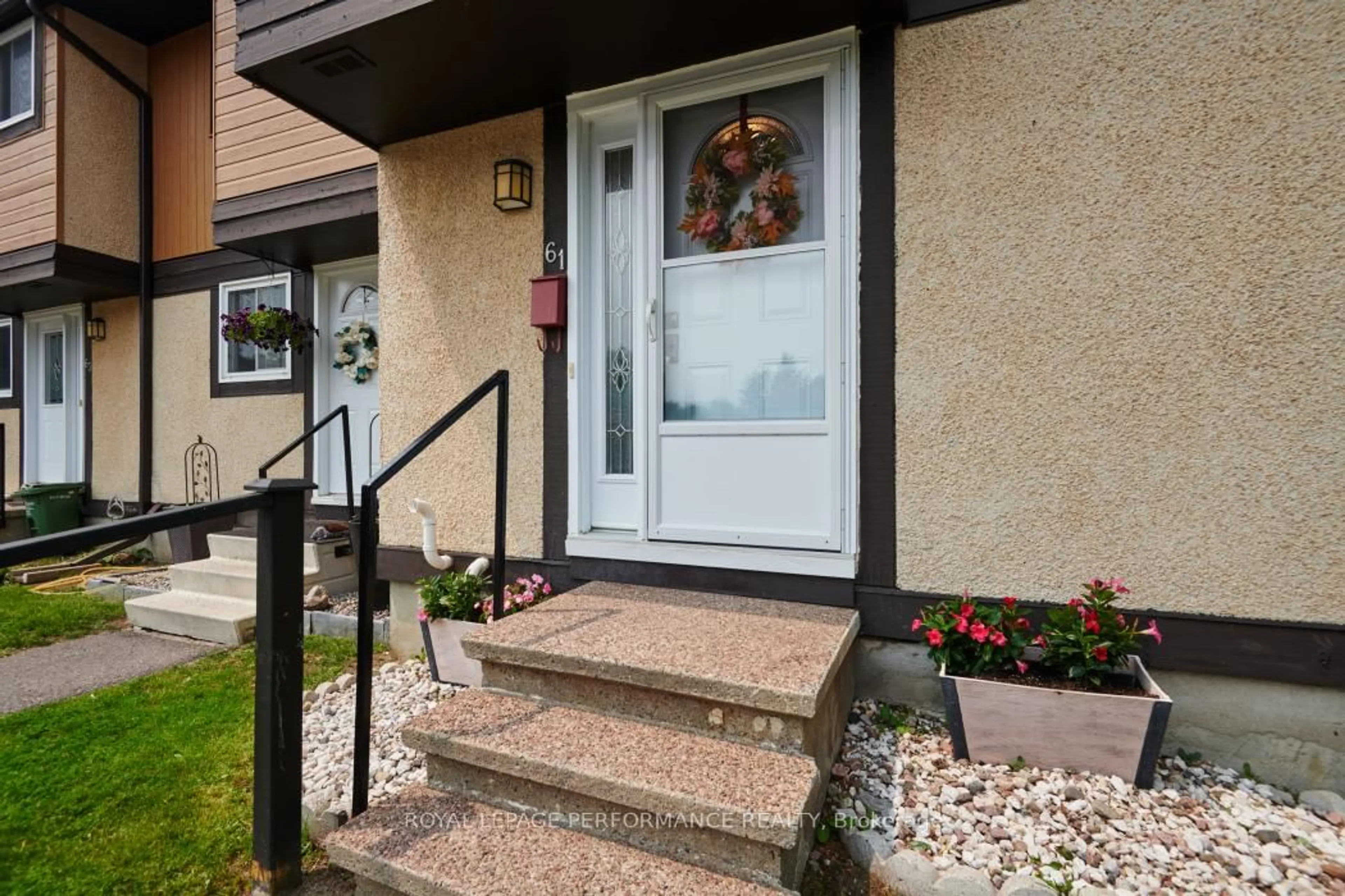 Indoor entryway for 3344 Uplands Dr #61, Ottawa Ontario K1V 9R9