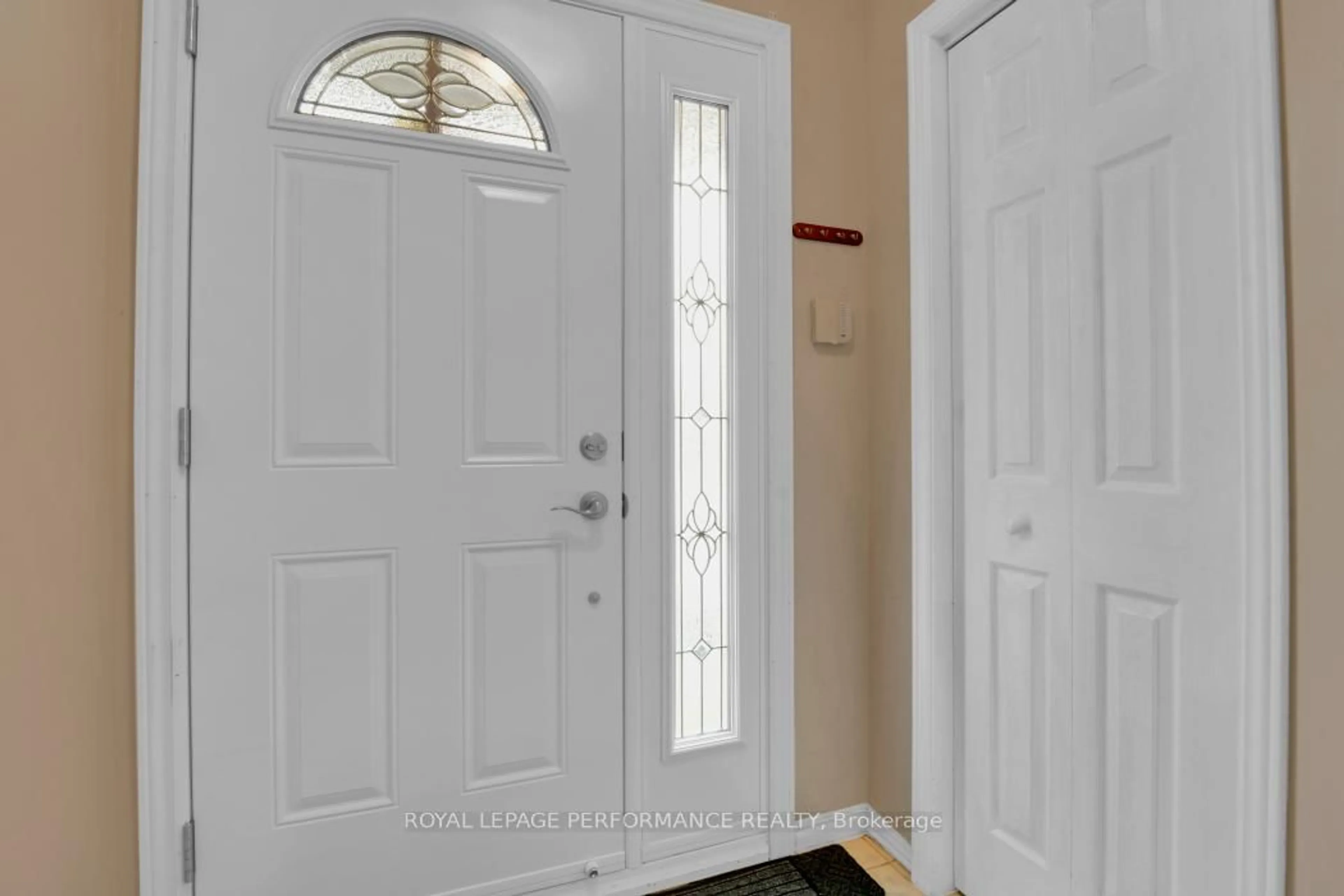 Indoor entryway for 3344 Uplands Dr #61, Ottawa Ontario K1V 9R9
