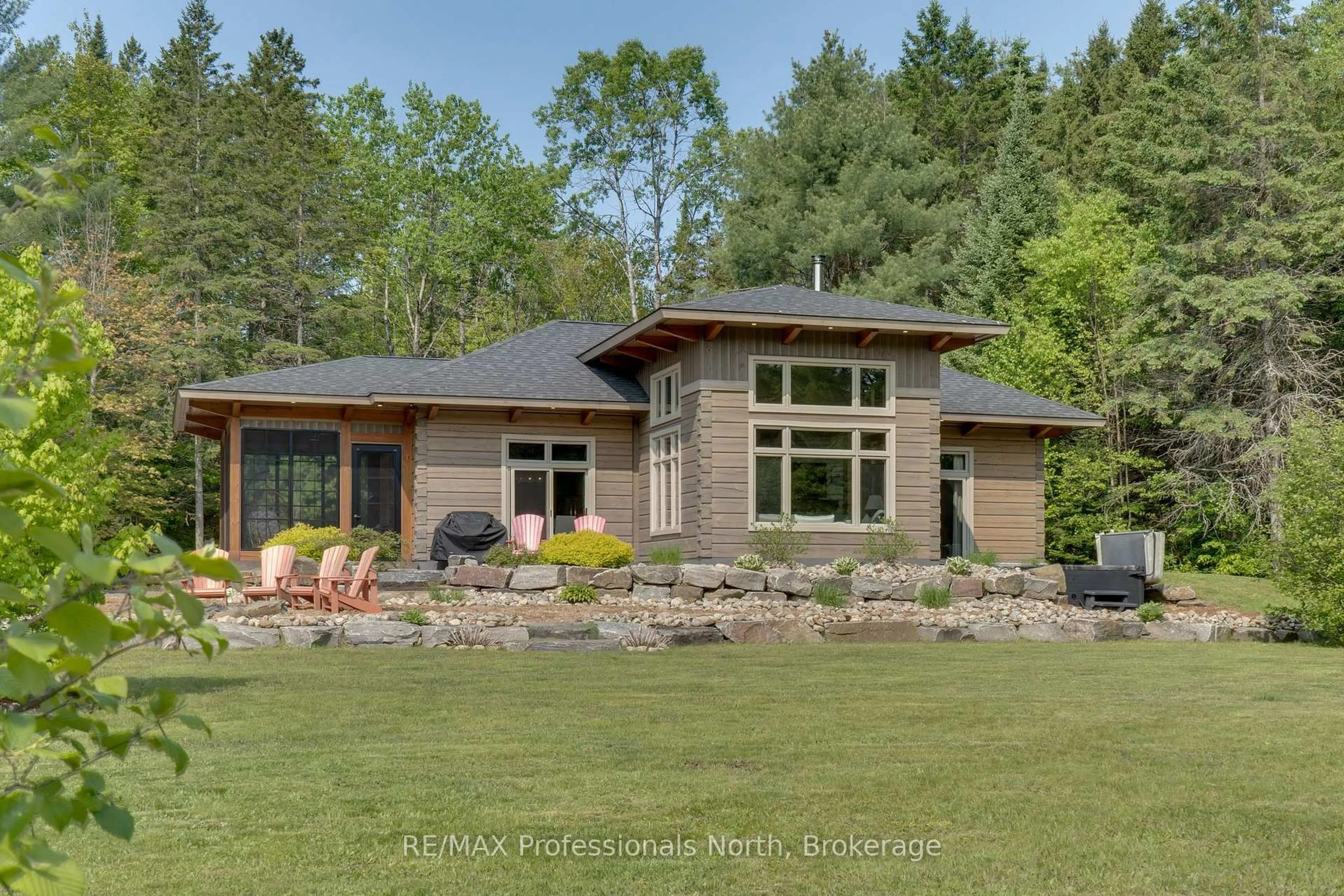 Home with brick exterior material, unknown for 203 Bonnell Rd, Bracebridge Ontario P1L 0M1