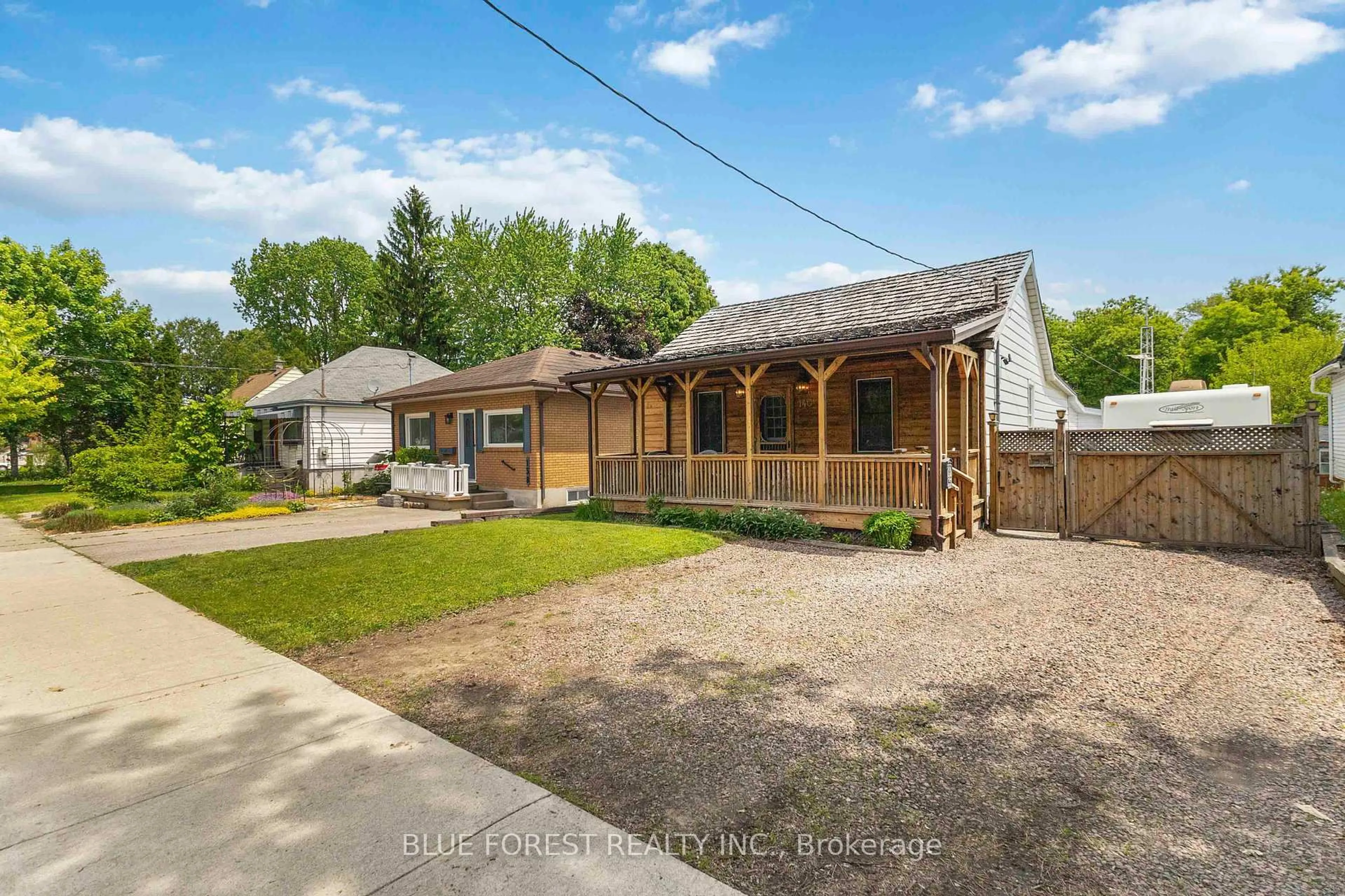A pic from outside/outdoor area/front of a property/back of a property/a pic from drone, street for 140 Emerson Ave, London South Ontario N5Z 3L6