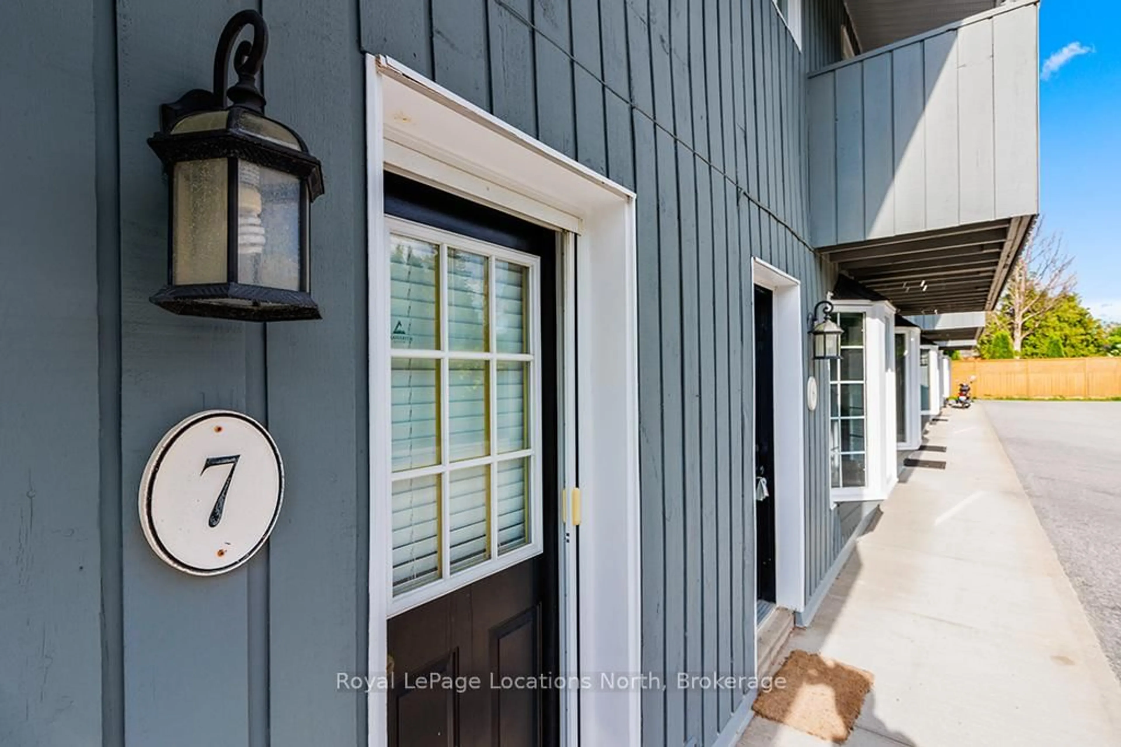Indoor entryway for 139 Lakeshore Rd #7, Blue Mountains Ontario L9Y 0N1