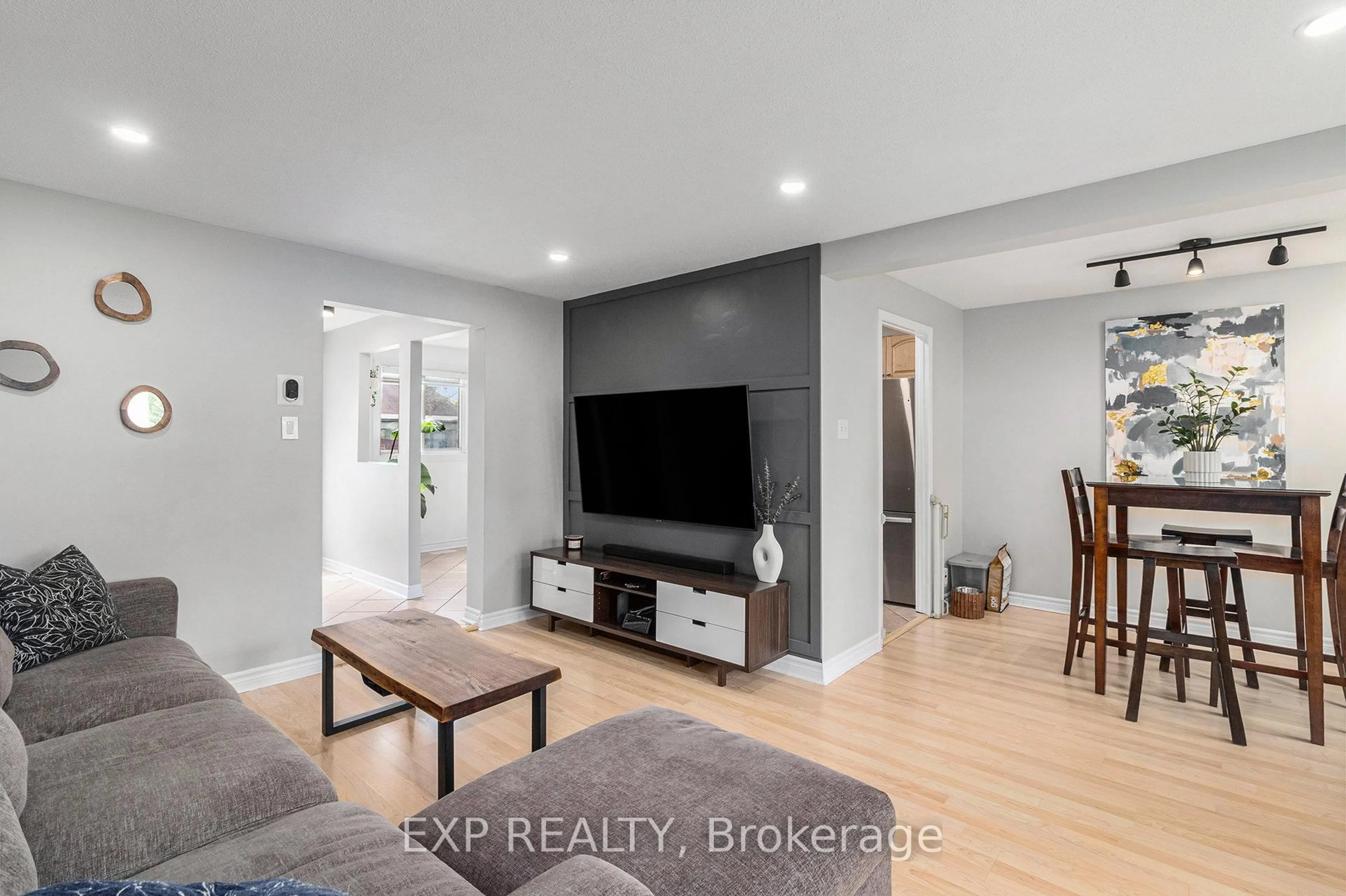 Living room with furniture, unknown for 7804 Jeanne D'arc Blvd, Ottawa Ontario K1C 2E9