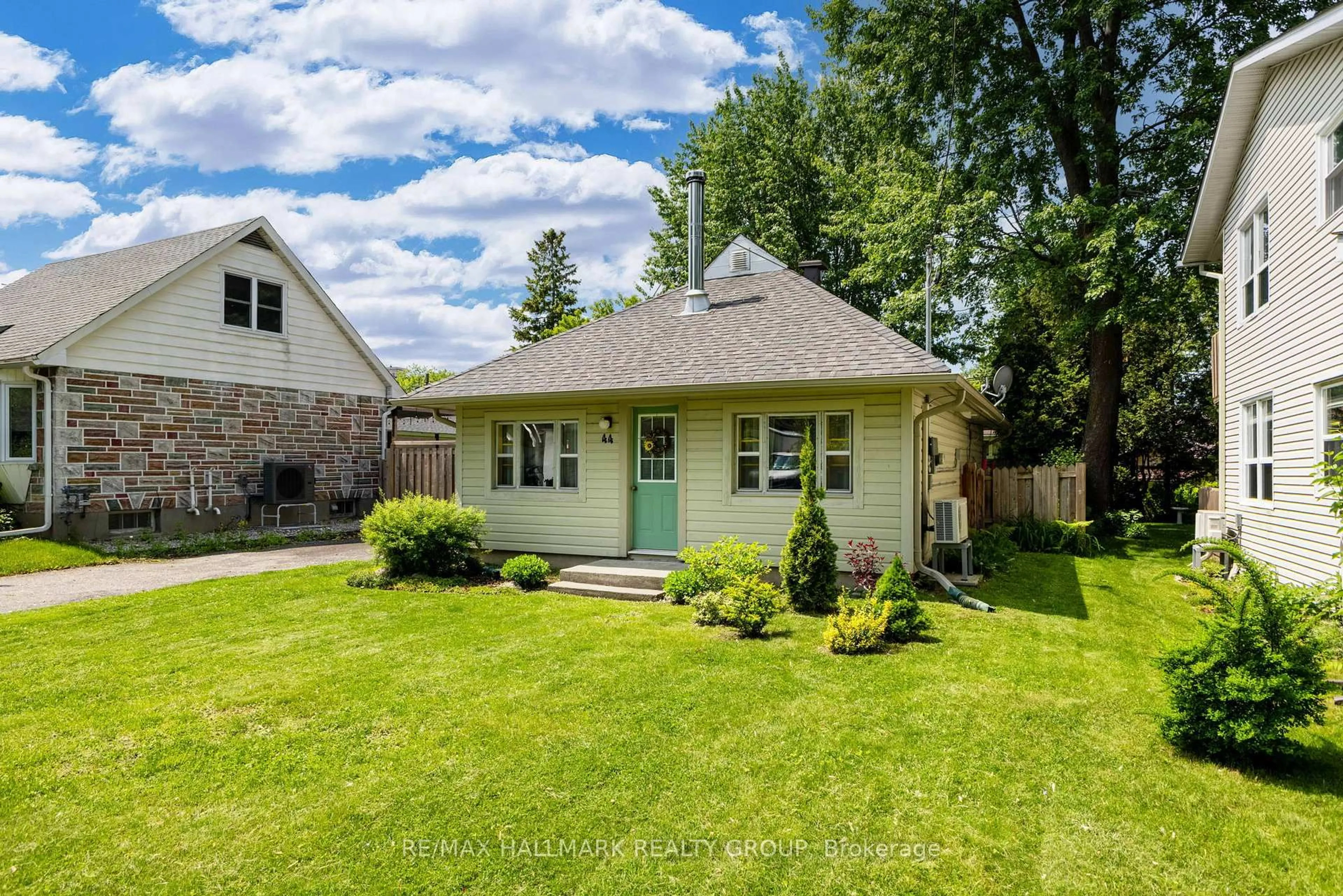 Unknown for 44 Kempster Ave, Ottawa Ontario K2B 6M1