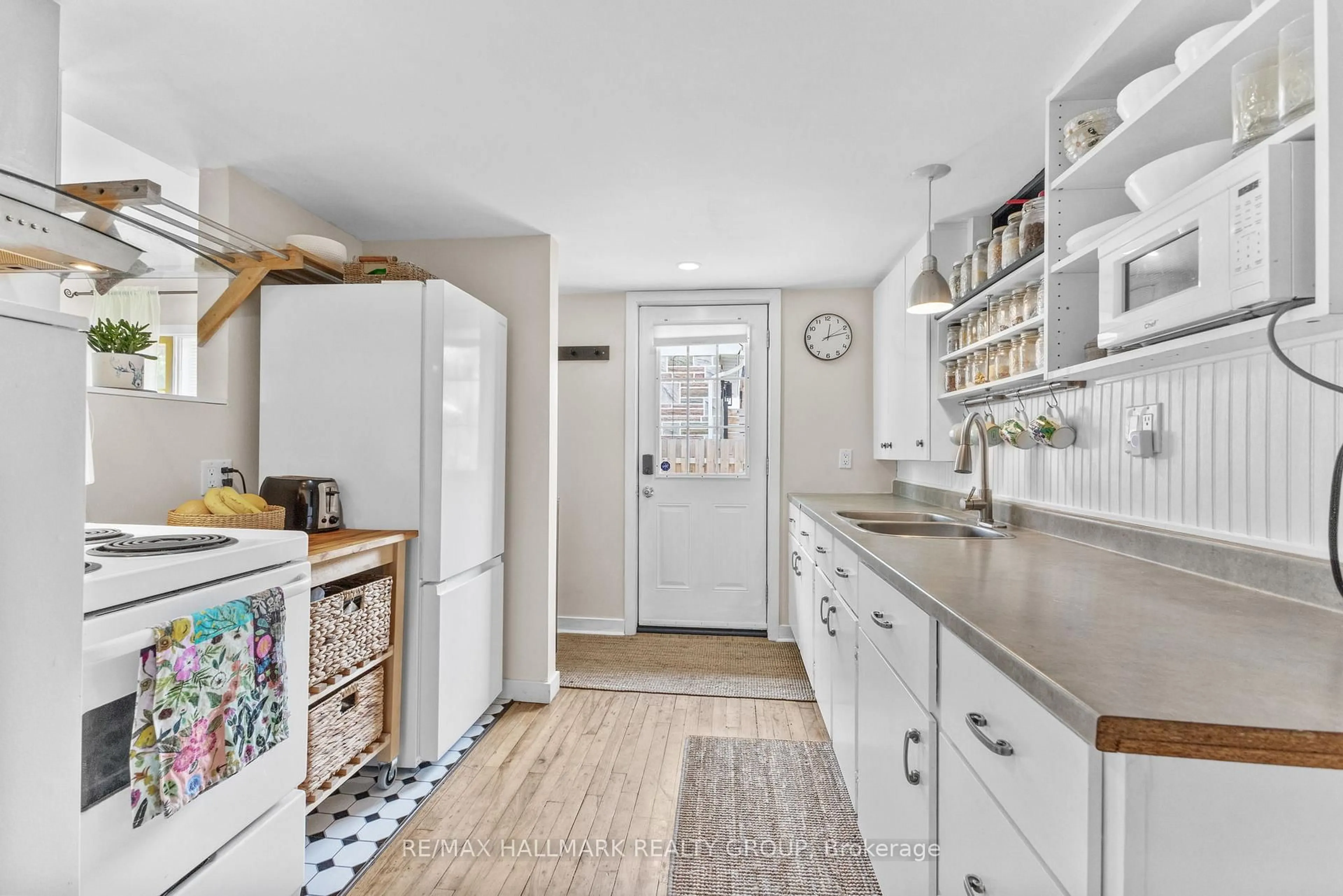 Unknown for 44 Kempster Ave, Ottawa Ontario K2B 6M1