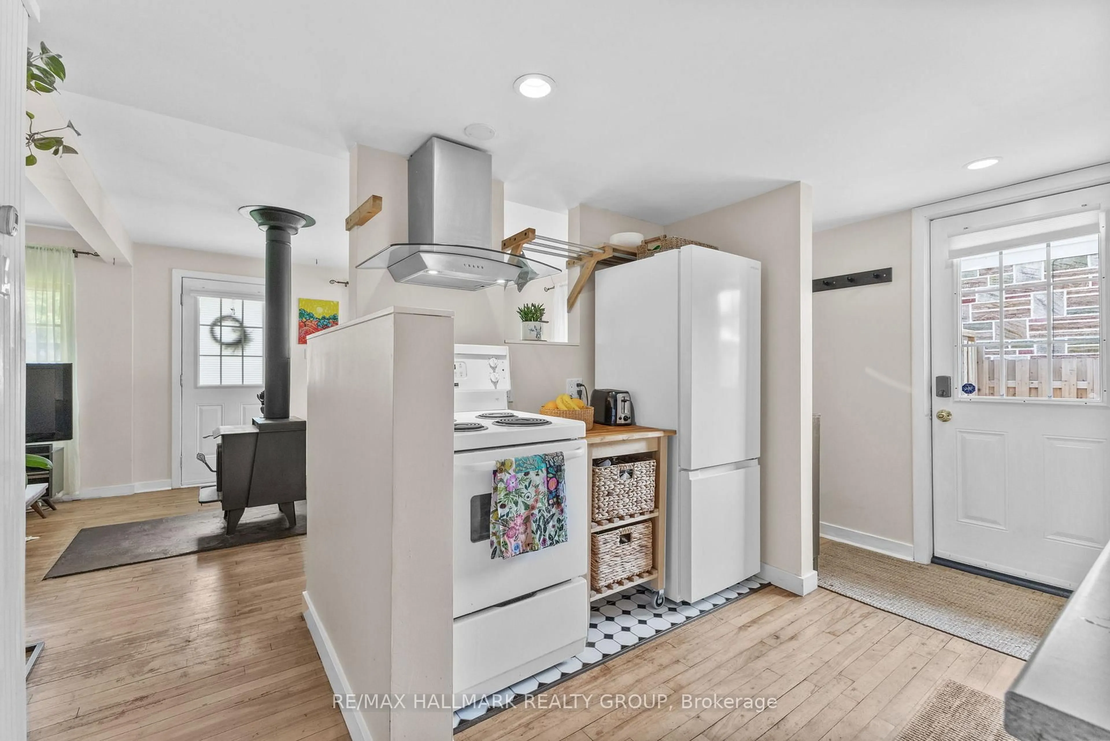 Open concept kitchen, unknown for 44 Kempster Ave, Ottawa Ontario K2B 6M1