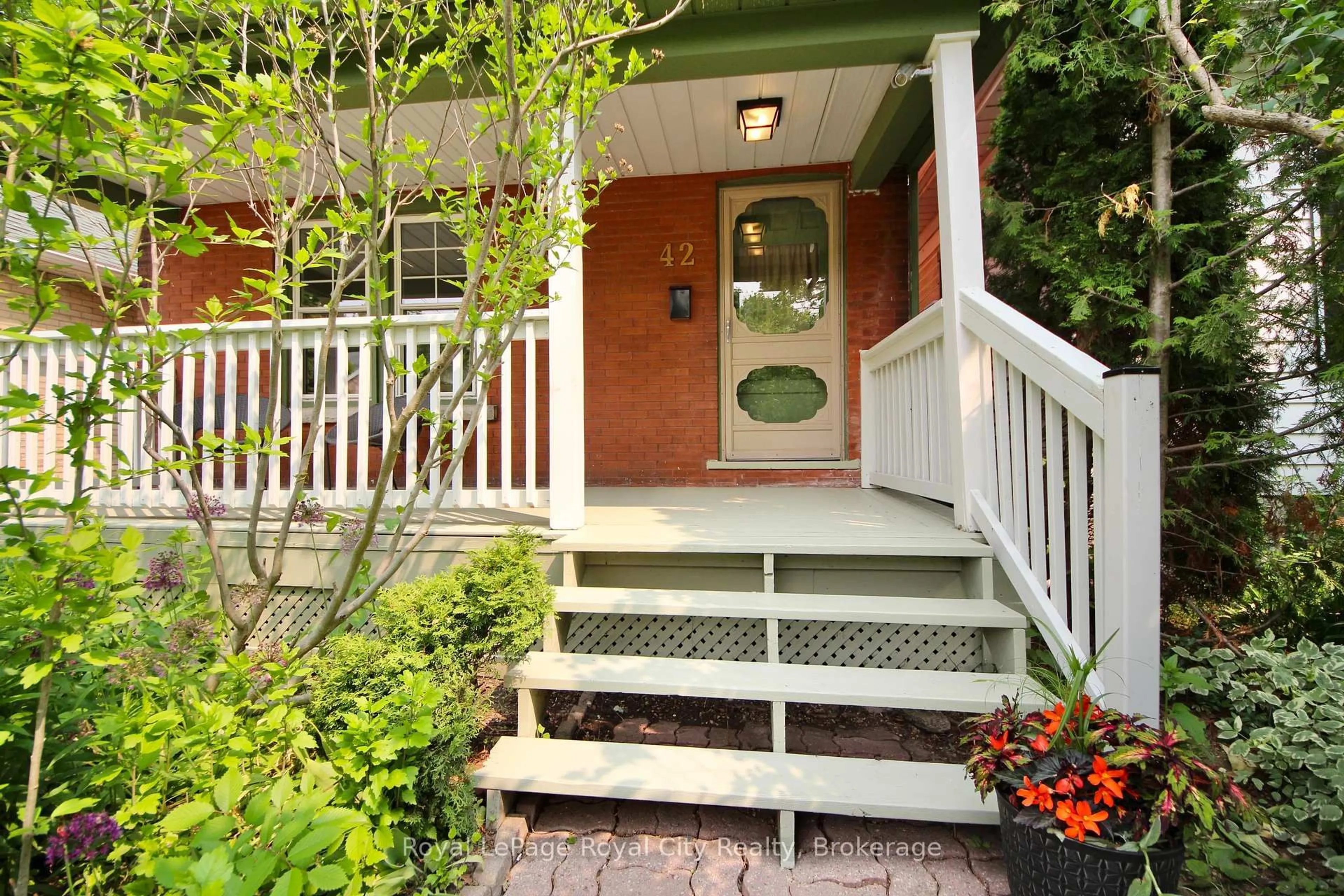Indoor entryway for 42 Ontario St, Guelph Ontario N1E 3B1